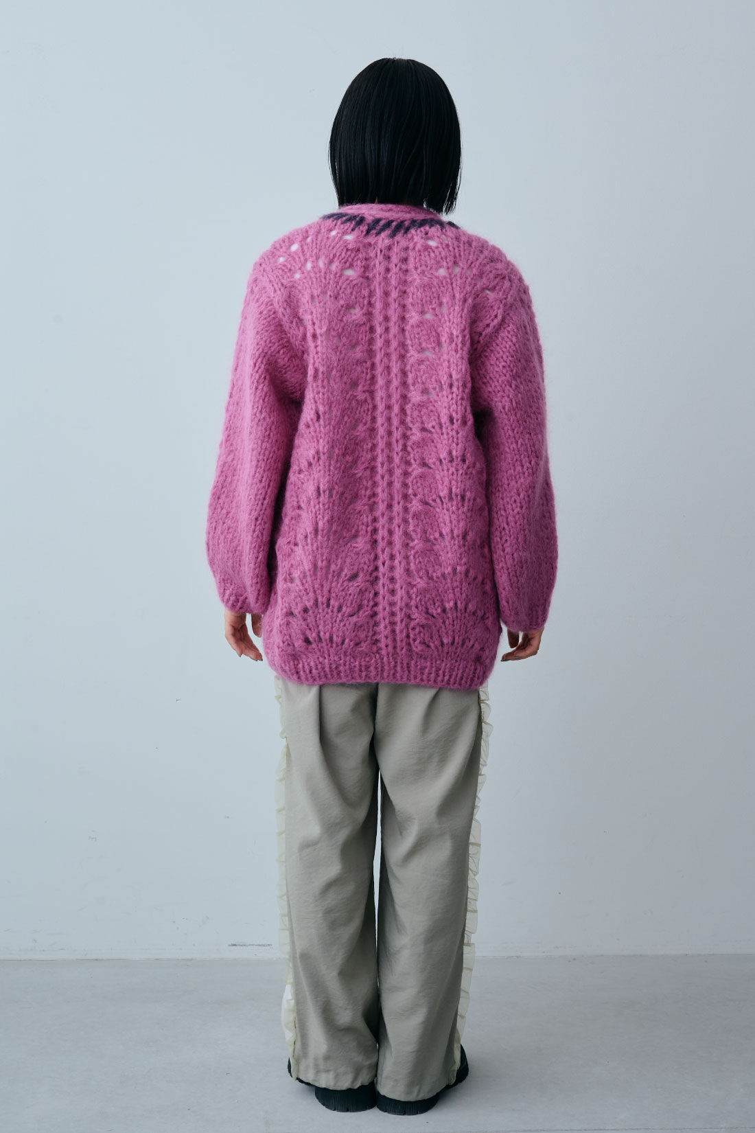 fashion special|【WEB限定・特急便】　Cecconi 手編みニットカーディガン|3：パープル　モデル身長：158cm