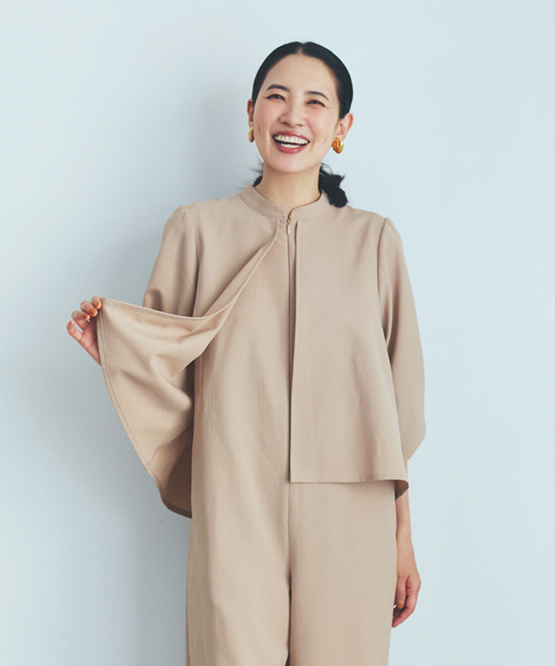 fashion special|リブ　イン　コンフォート　はまじとコラボ　着るだけでコーデが完成！ここぞという時に頼れるオールインワン〈アイアンブルー〉（ＷＥＢサイズ）|ジャケットとセットアップに見える二枚仕立て。実は一体型！※お届けの商品とはカラーが異なります。