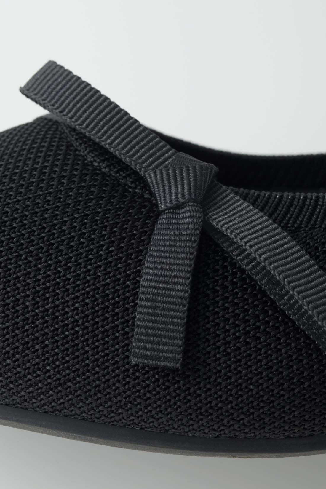 fashion special|【3～10日でお届け】IEDIT[イディット]　ふかふかインソールで快適な グログランリボンの上品ニットパンプス〈ブラック〉|外側のマットなニット素材は、足にフィットしやすい伸びやかな履き心地。