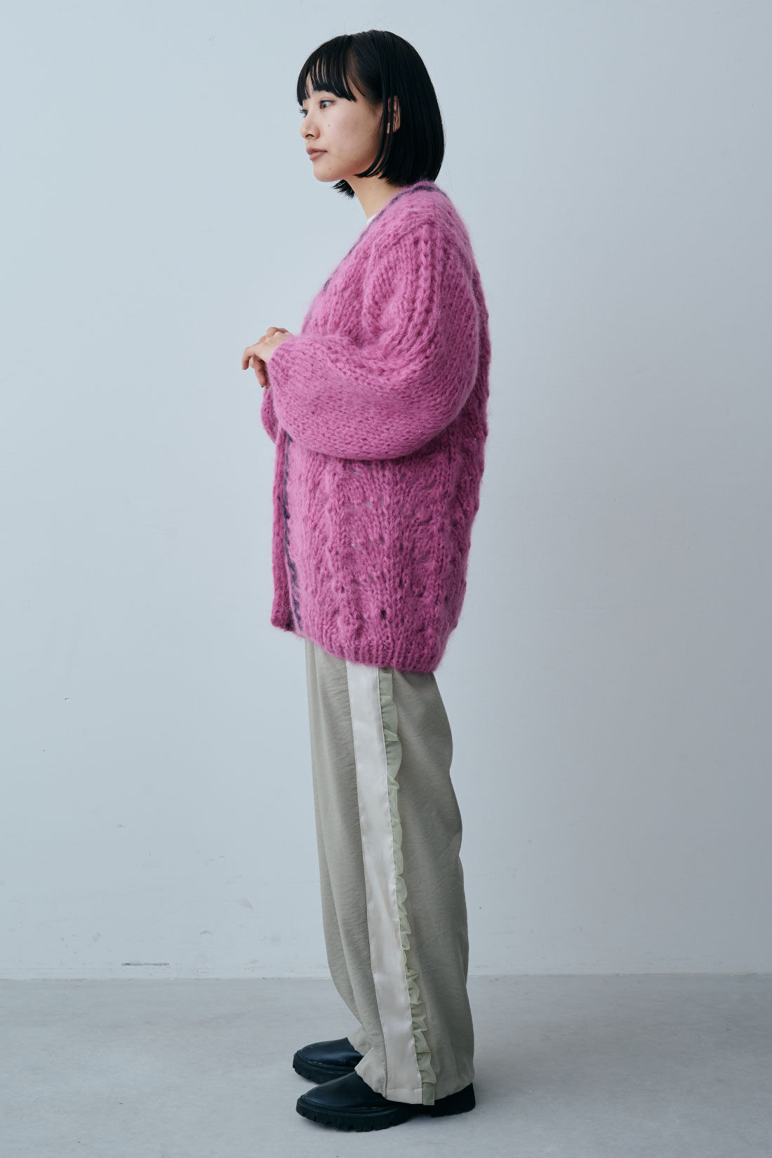 fashion special|【WEB限定・特急便】　Cecconi 手編みニットカーディガン|3：パープル　モデル身長：158cm