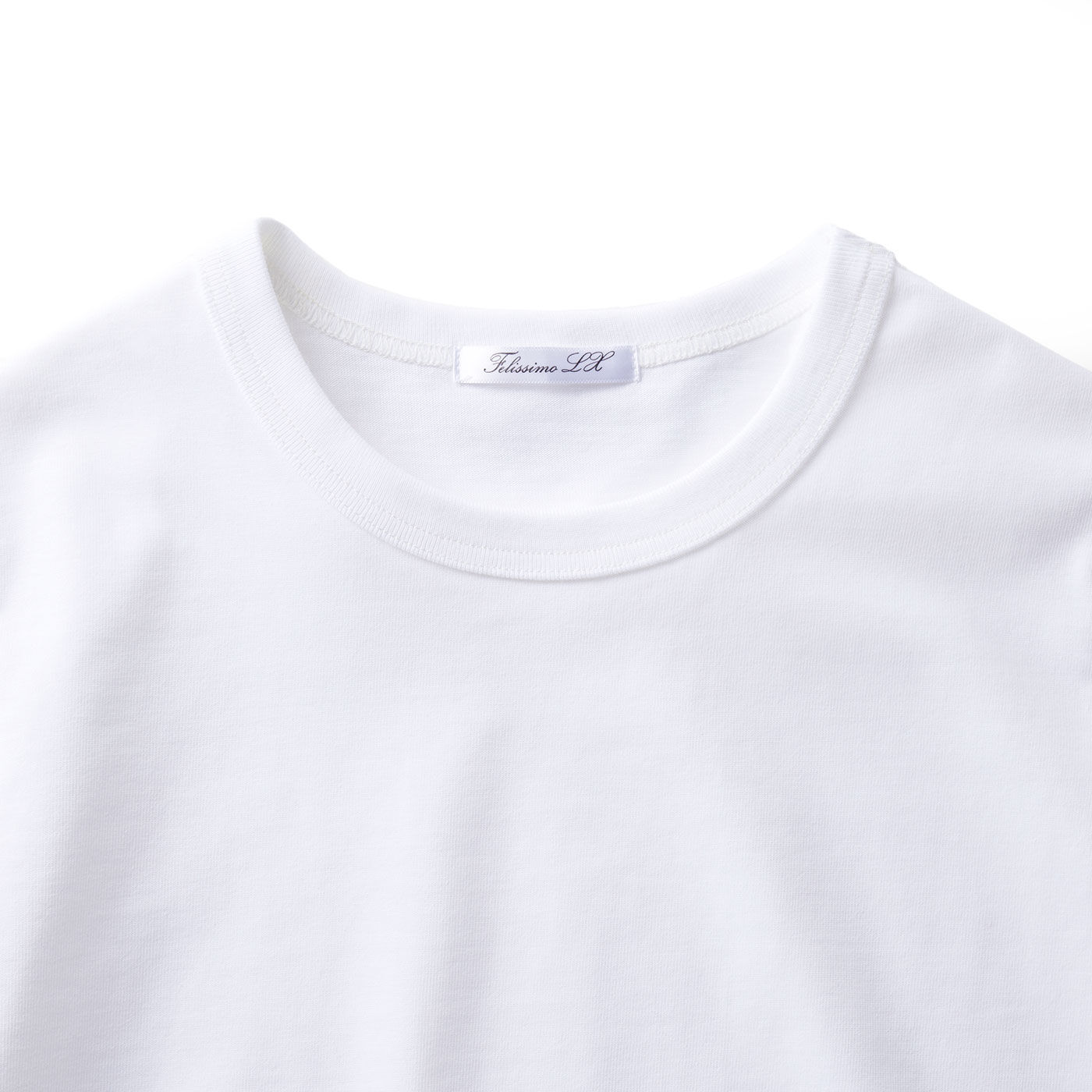 FelissimoLX|LX　大人の今が輝く　理想のTシャツ PARTⅡ（ホワイト）|ほどよく詰まったデザインで若々しさを演出。ステッチを入れた立体感のある襟ぐりで、着くずれをしにくくします。
