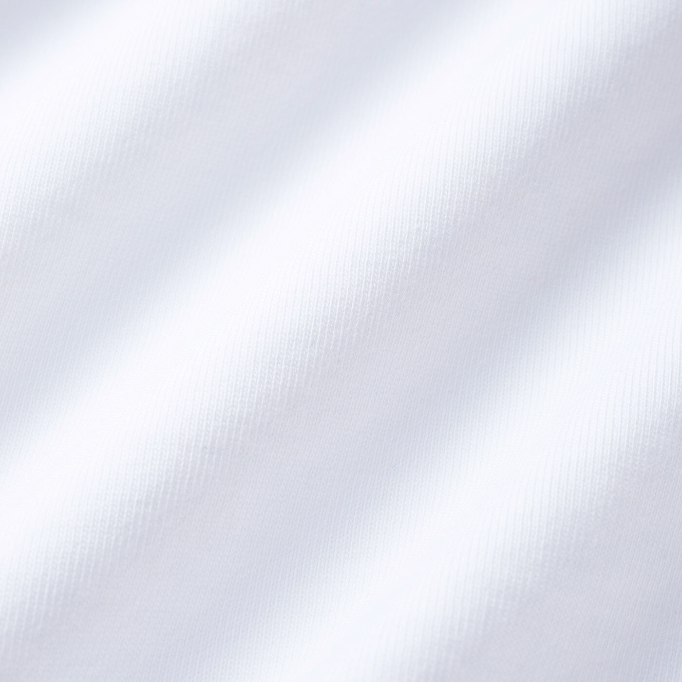 FelissimoLX|LX　大人の今が輝く　理想のTシャツ PARTⅡ（ホワイト）|白色ながら透けにくくてきれいな発色。適度なハリ感のある素材ながらも身体になじみます。