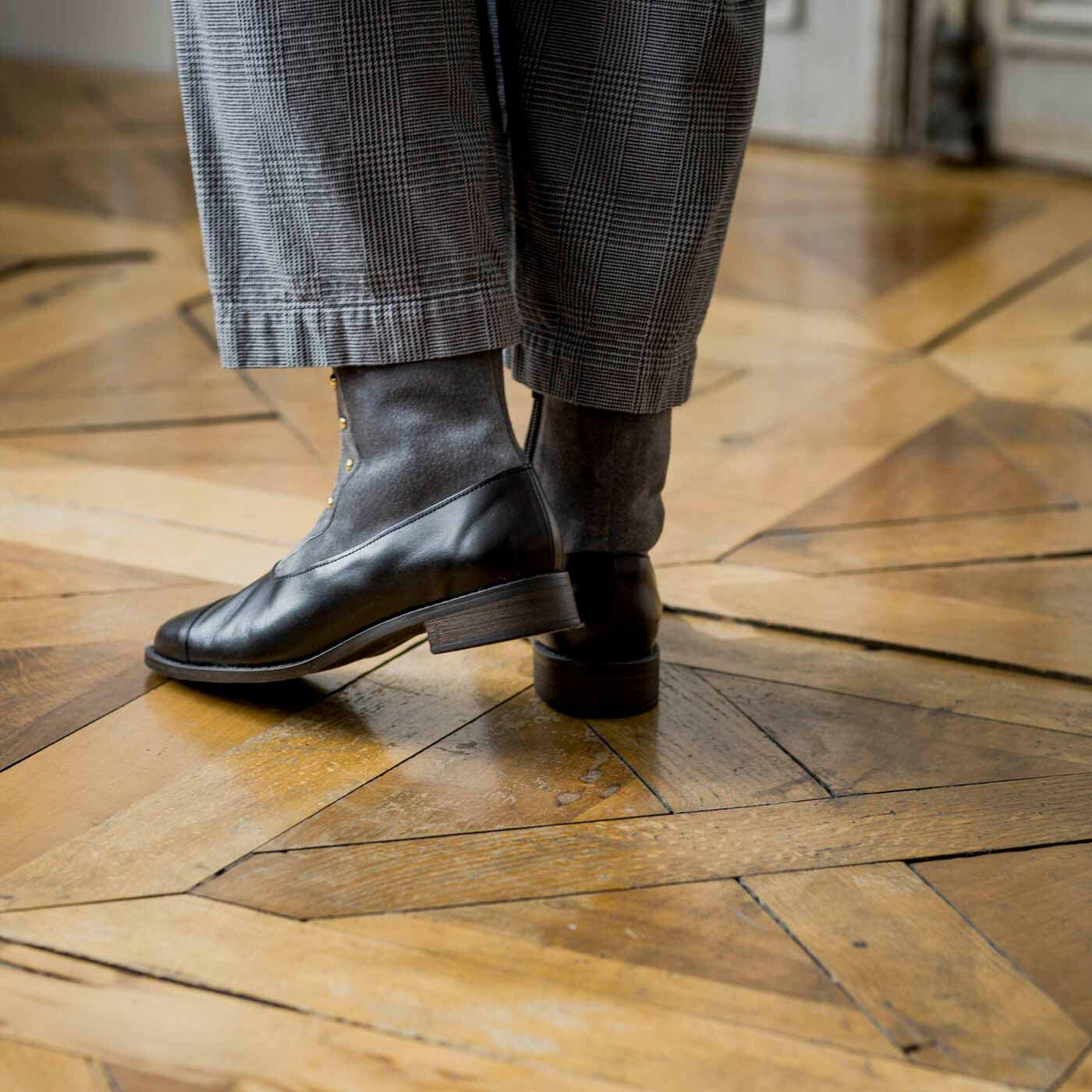 ＆Stories|長田の靴職人とプランナーＭＯＥが作った　職人本革のボタンアップブーツ〈ブラック＆グレー〉|どこから見ても、完璧にエレガントなシルエット。