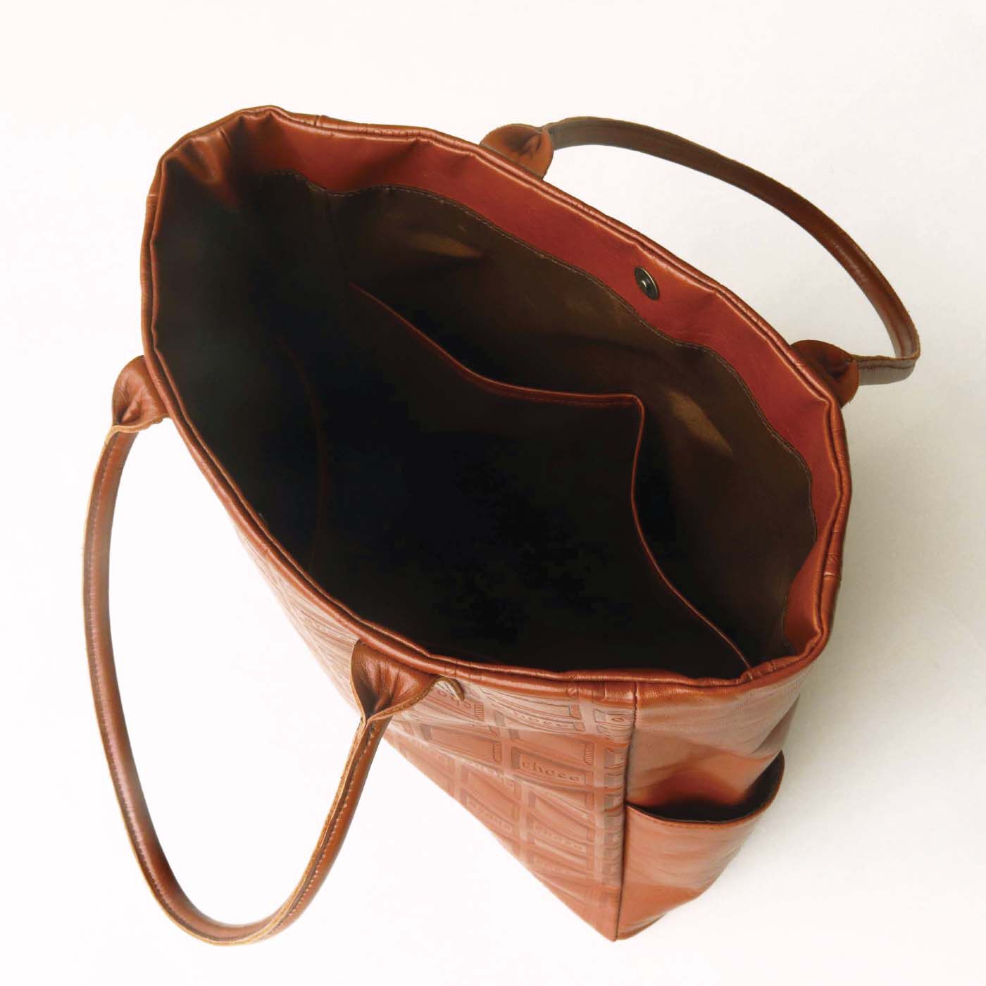 ＆Stories|チョコレートバイヤーと作った　職人本革のトートバッグ〈ブラウン〉|内側には5つの大きいポケットがるので、鞄の中味が整理整頓しやすいが最大の魅力。
