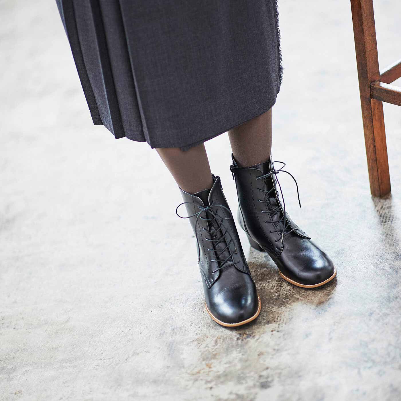 ＆Stories|長田の靴職人が作った 職人本革の凜とした編み上げブーツ〈ブラック〉|歩きやすさとスタイルアップを叶える5cmヒールと、すべてが絶妙な仕上がり。