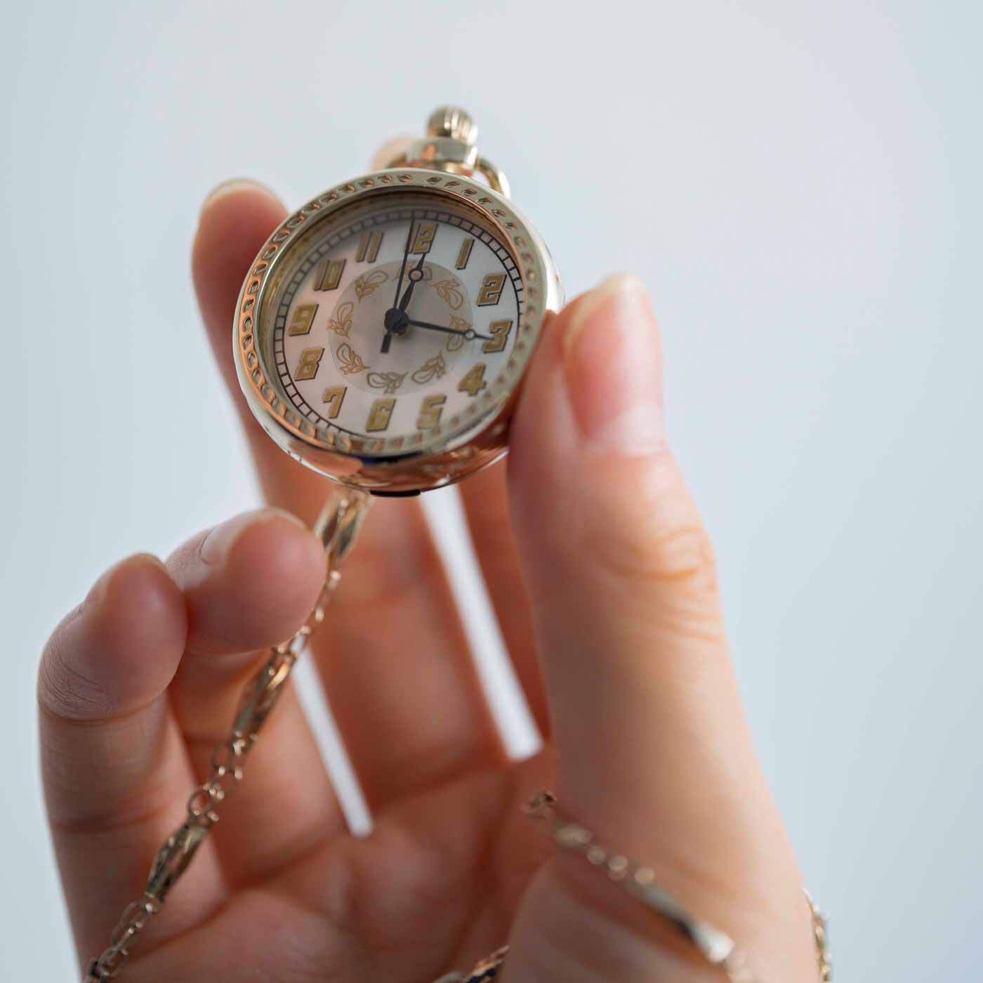 ＆Stories|滋賀の時計工房と作った アールデコ調の懐中時計〈シャンパンゴールド〉|スマホでもなく、腕時計でもなく、懐中時計で時間を見る。アナログなそのひと手間が愛おしい。