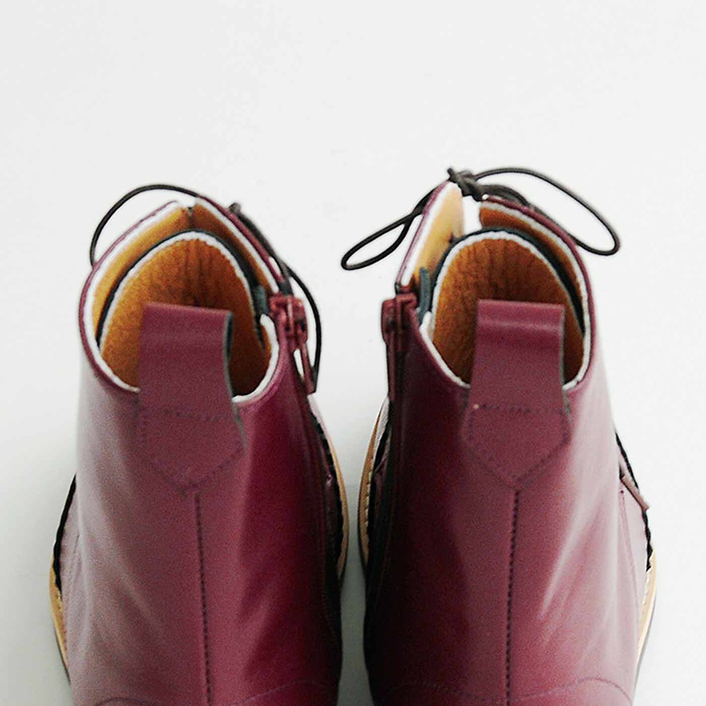 ＆Stories|長田靴職人が叶えた 理想の本革ウィングチップブーツ〈レッドブラウン〉[本革 ブーツ：日本製]|履き口のつまみ革で、脱ぎ履きもスムーズ。