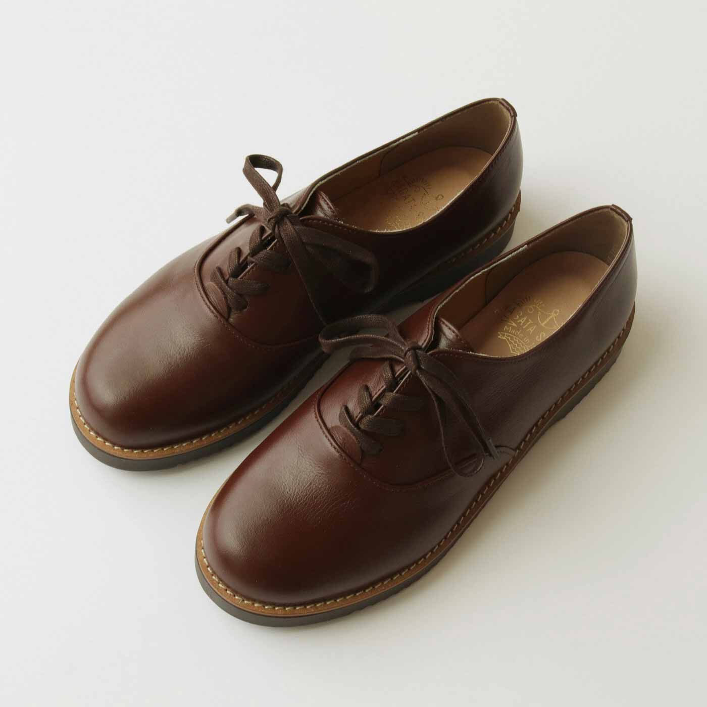 ＆Stories|長田の靴職人と靴デザイナーが作った 職人本革のポストマンシューズ〈マホガニーブラウン〉[本革　靴：日本製]|合わせるものを選ばないプレーンなデザイン。