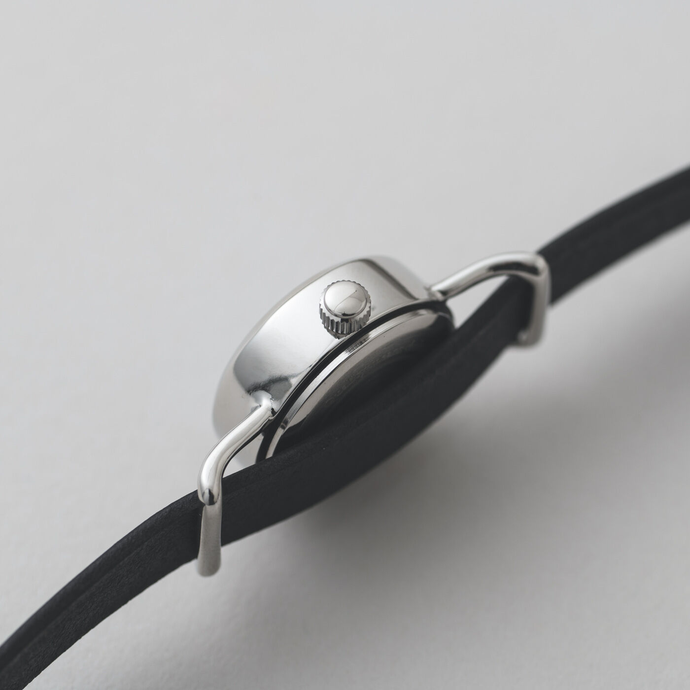 ＆Stories|滋賀の時計職人が手掛けた 神秘のオーロラが美しい 螺鈿（らでん）の腕時計〈ブラック〉