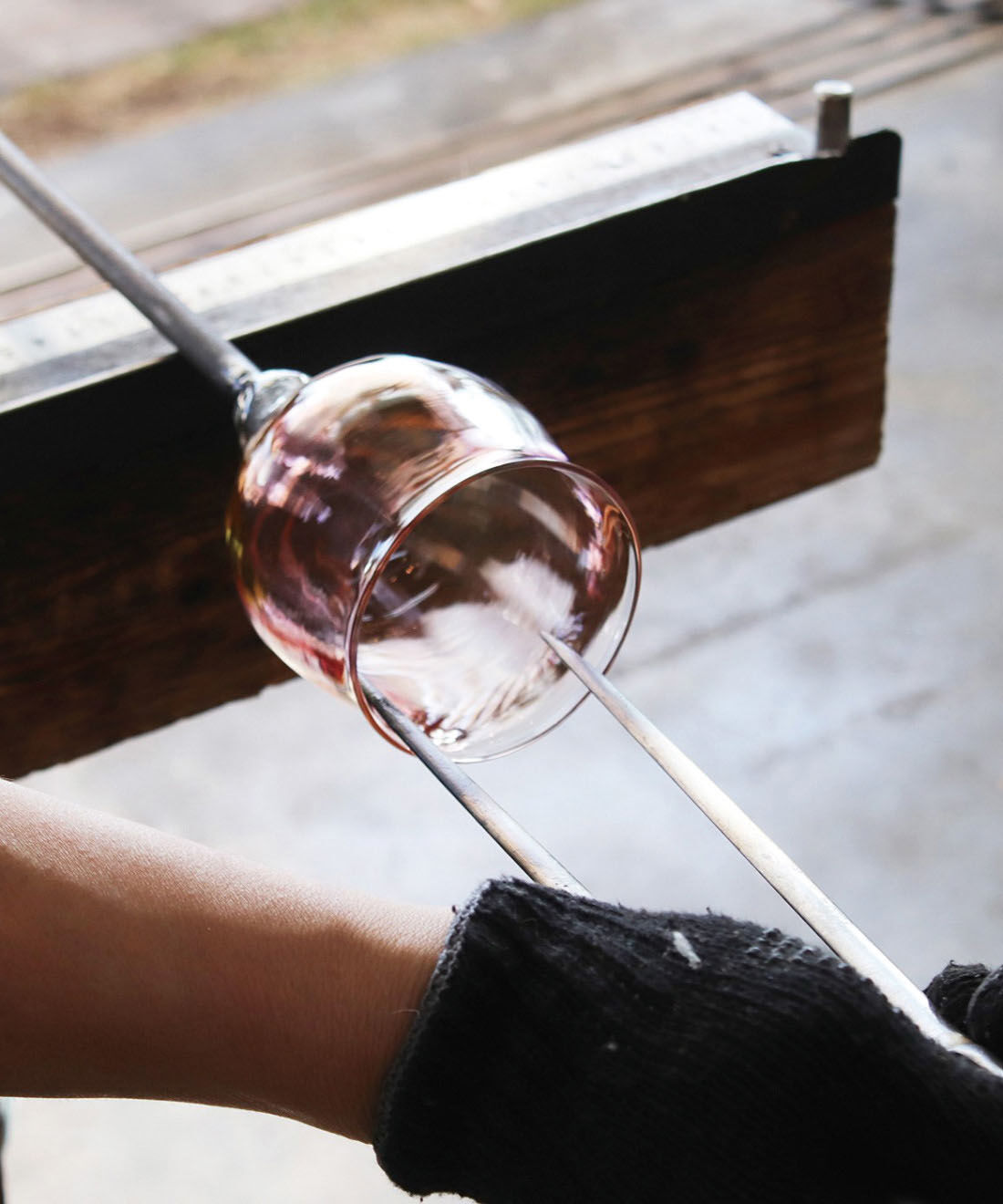 ＆Stories|小田原のガラス職人が作った 幻想的な海のグラテーションを閉じ込めた 宙吹き風鈴〈ラグーンブルー〉[日本製]