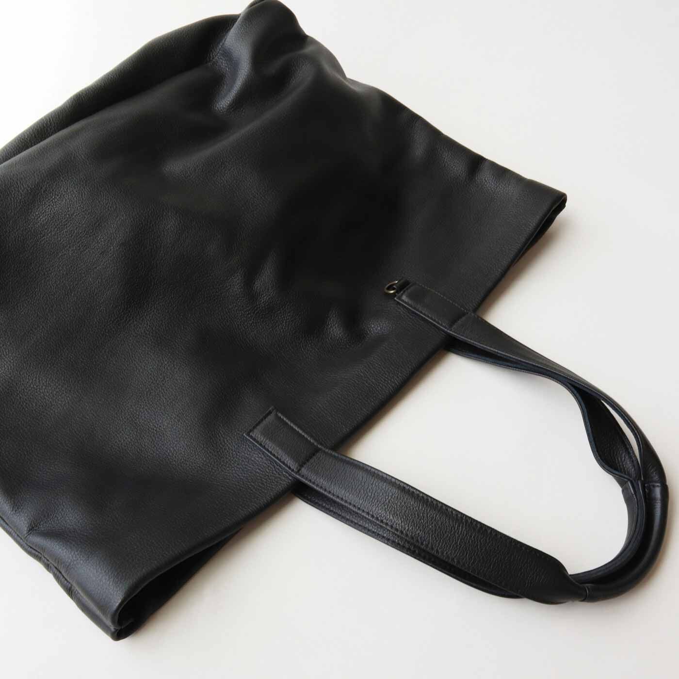 ＆Stories|福岡の鞄作家が作った 職人本革のホエールトートバッグ〈ブラック〉|まち幅はたっぷり約19cm。底はあえて芯を入れず、革のやわらかさをそのままに。