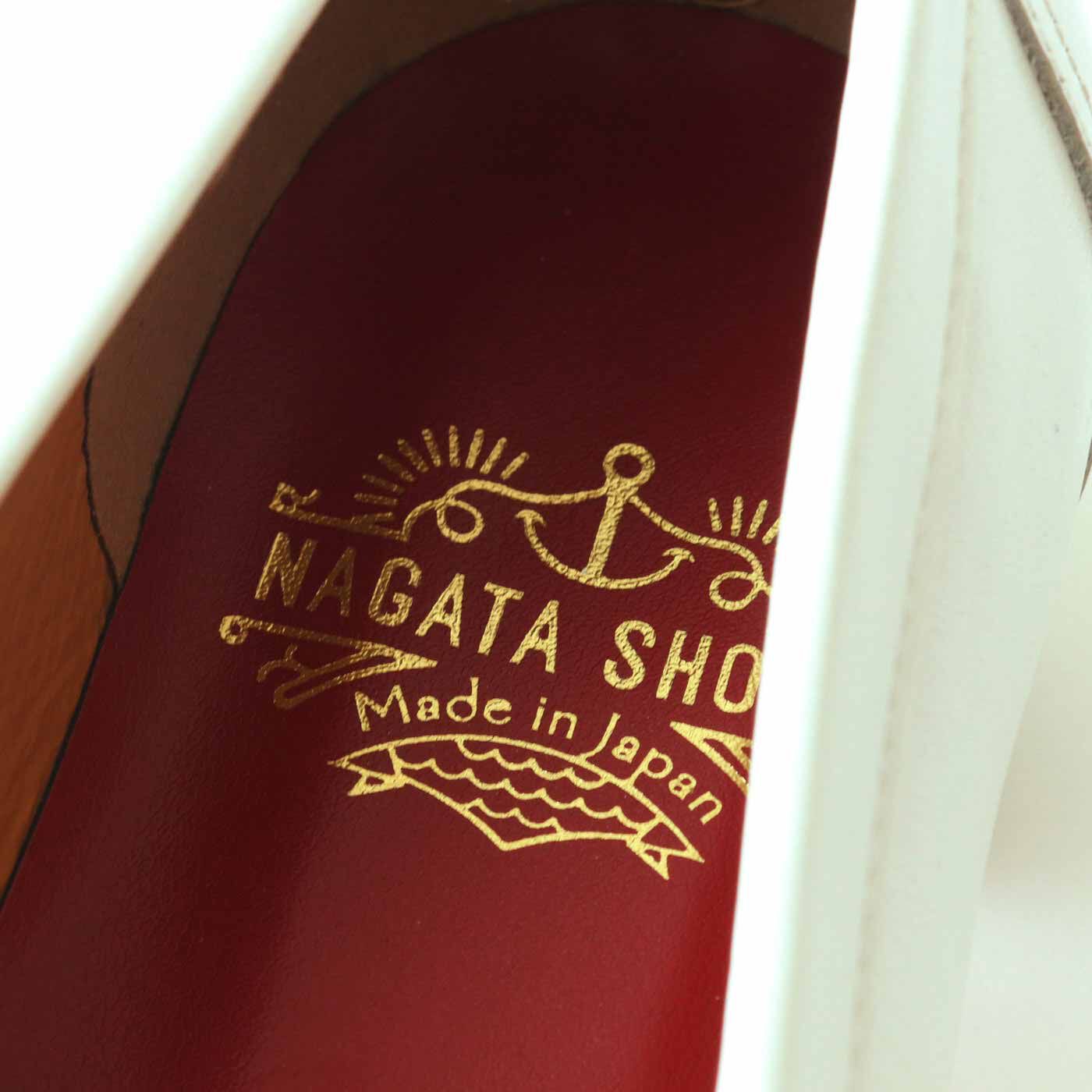 ＆Stories|長田の靴職人と作った 職人本革のタッセルローファー〈ホワイト〉|中敷きはほんのり色気のあるワインレッド。