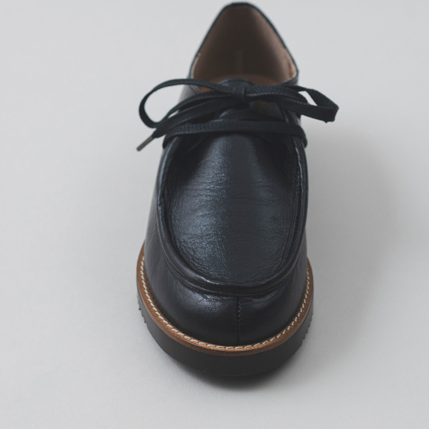 ＆Stories|長田の靴職人が作った 職人本革のモカシンシューズ〈ブラックスピネル〉