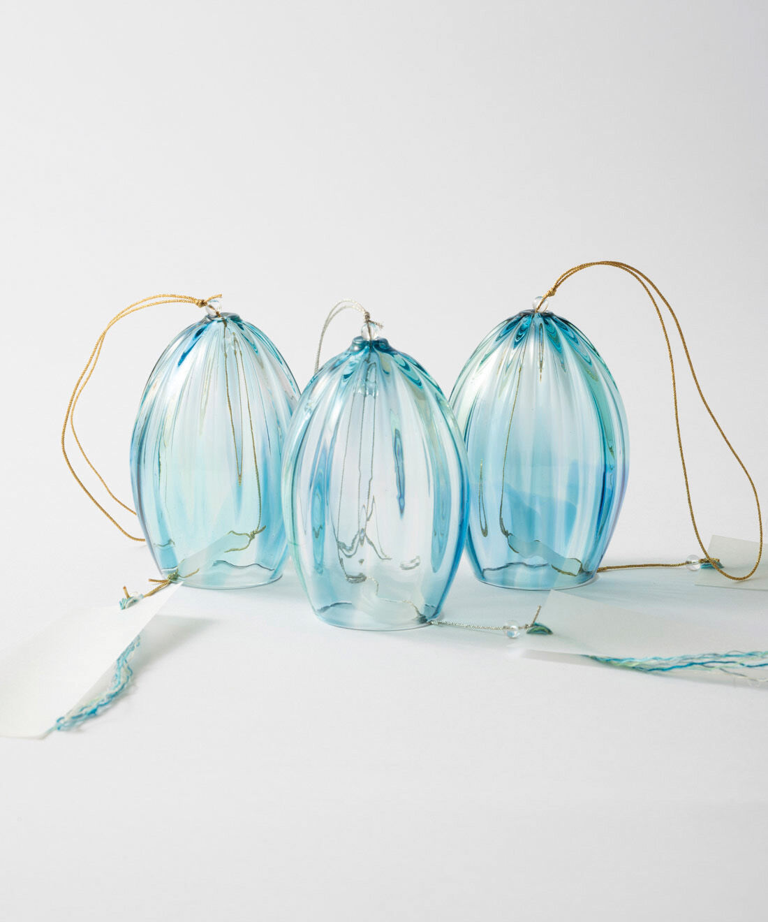 ＆Stories|小田原のガラス職人が作った 幻想的な海のグラテーションを閉じ込めた 宙吹き風鈴〈ラグーンブルー〉[日本製]