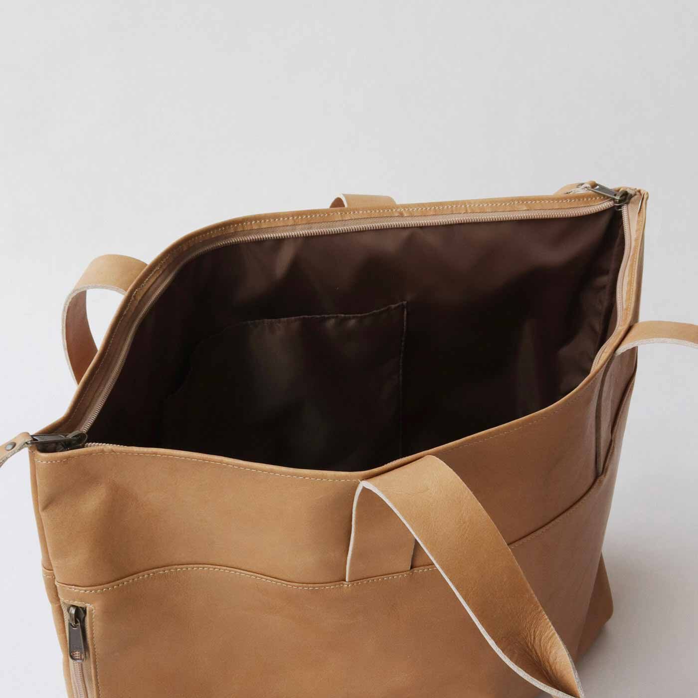 ＆Stories|プロダクトデザイナーと作った 職人本革のお仕事鞄〈ミルクティーベージュ〉[本革　鞄：日本製]|大きく開くので荷物が出し入れがしやすいです。