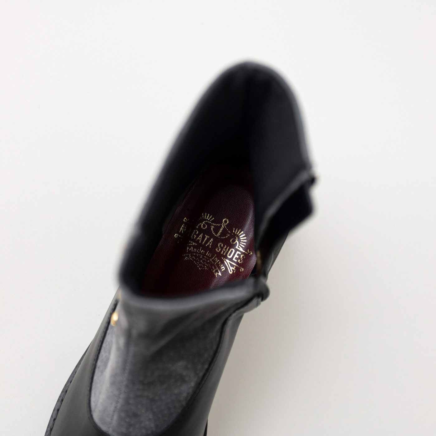 ＆Stories|長田の靴職人とプランナーＭＯＥが作った　職人本革のボタンアップブーツ〈ブラック＆グレー〉|中敷きはドラマチックなワインレッド色。