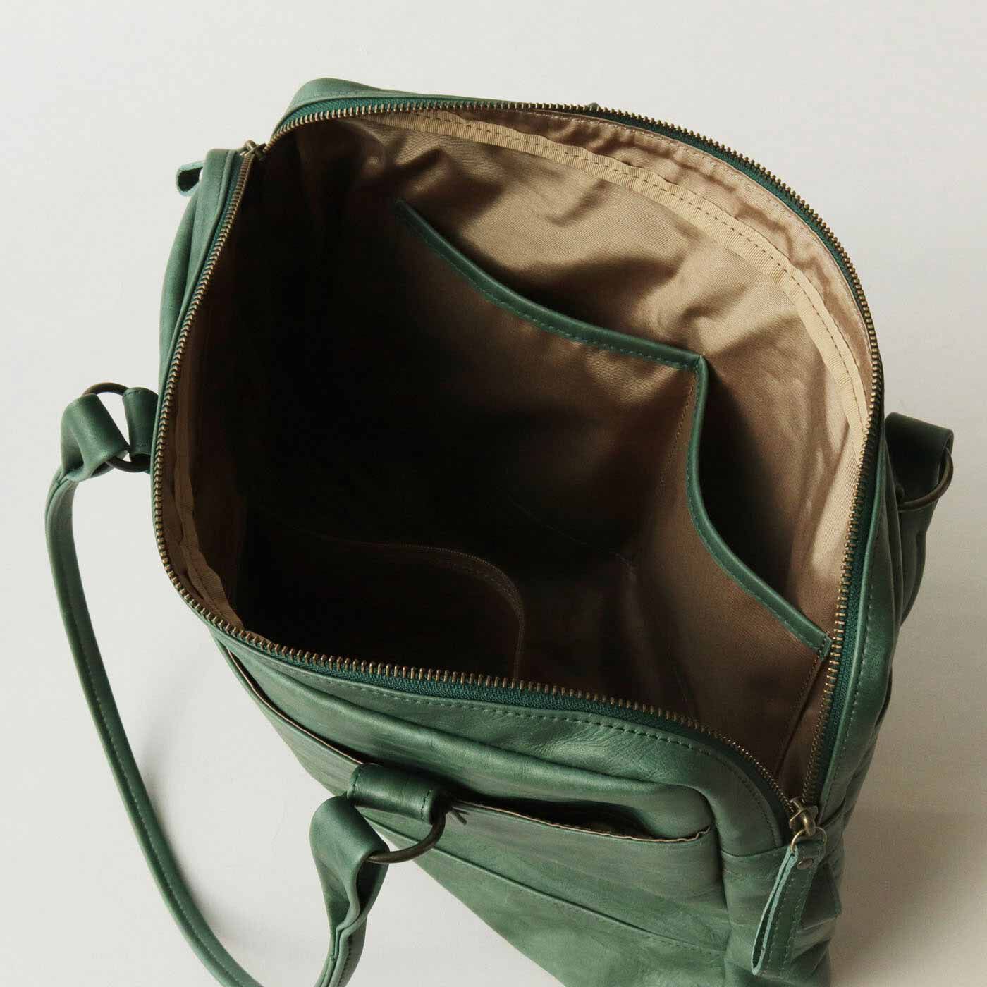 ＆Stories|鞄デザイナーと作った 職人本革のブリーフバッグ〈ブリリアントターコイズ〉[本革　鞄：日本製]|内にも外にもポケットが充実していて、小物の迷子も防ぎます。