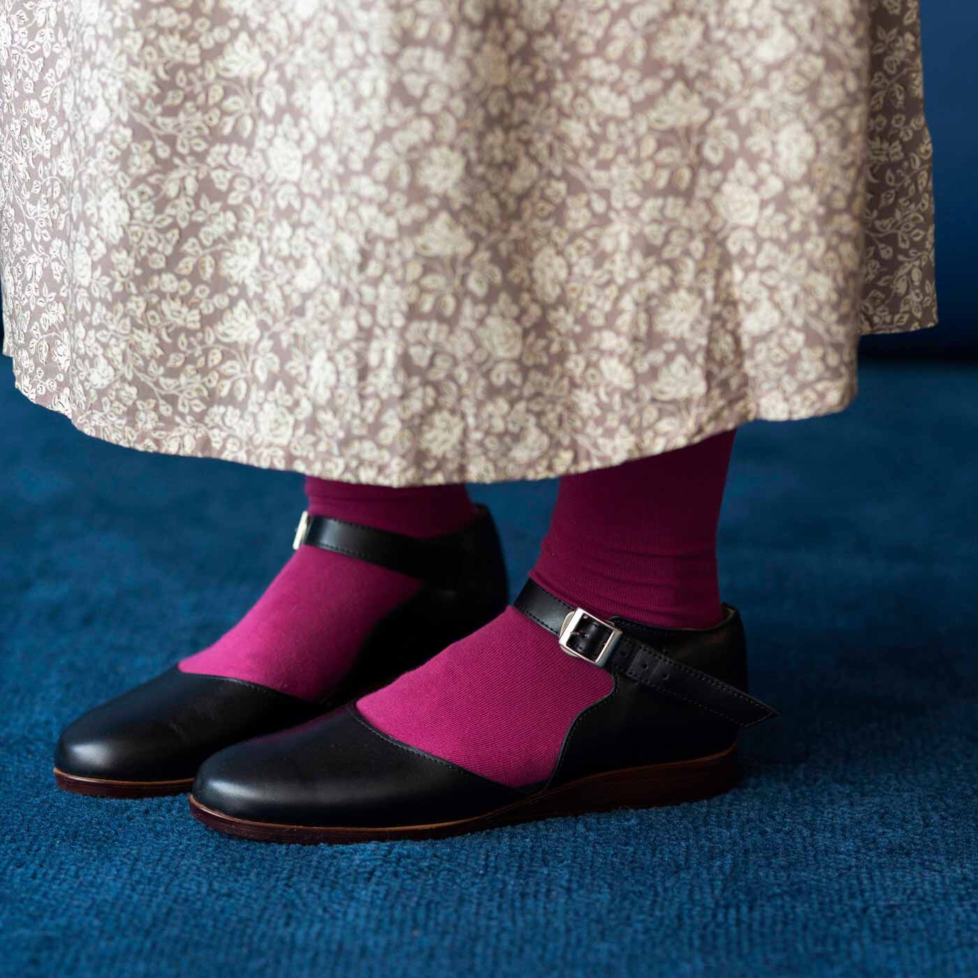 ＆Stories|長田靴職人が叶えた 本革ストラップトウシューズ〈ブラックキャット〉[本革 靴：日本製]|つま先をカバーし、かかとを包む安心感のあるデザイン。