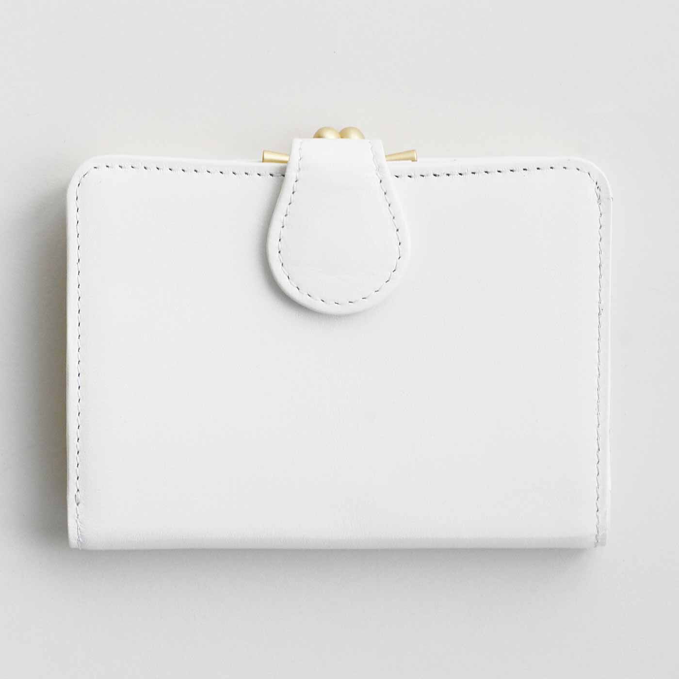 ＆Stories|職人が誂えた 仕草華やぐ 大人の馬革折り財布〈白馬色〉[本革 財布：日本製]|手にしっくり収まる、絶妙サイズの折り財布