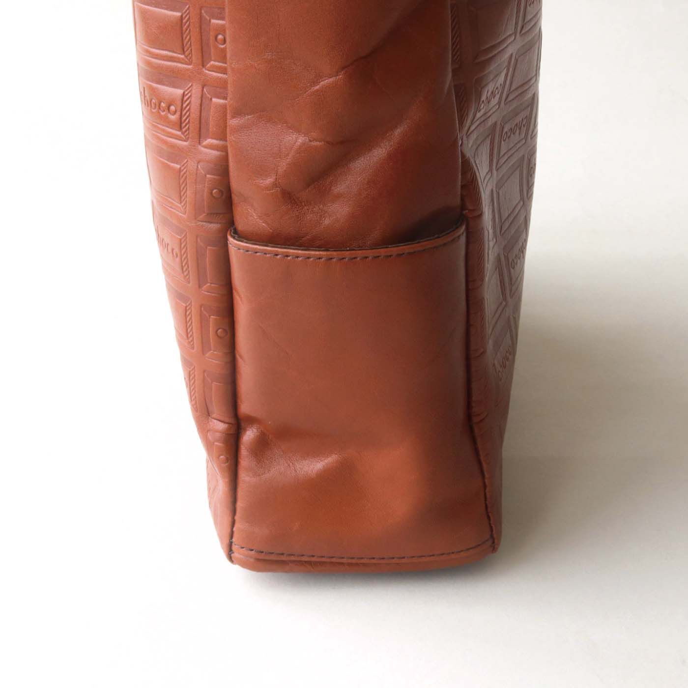 ＆Stories|チョコレートバイヤーと作った　職人本革のトートバッグ〈ブラウン〉|ちょっとしたものを入れるのに便利なポケット。