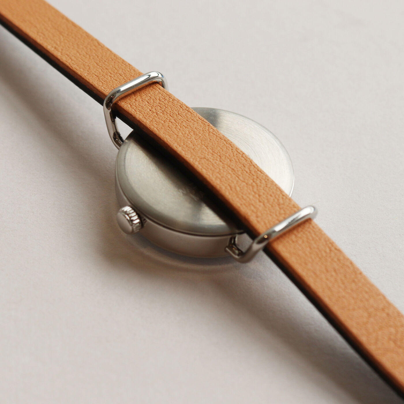 ＆Stories|金沢の時計職人が手掛けた　夜空に見惚れる腕時計〈黒鍵色〉[時計：日本製]|文字盤の色の濃淡やグラデーションは商品により個体差があります。
