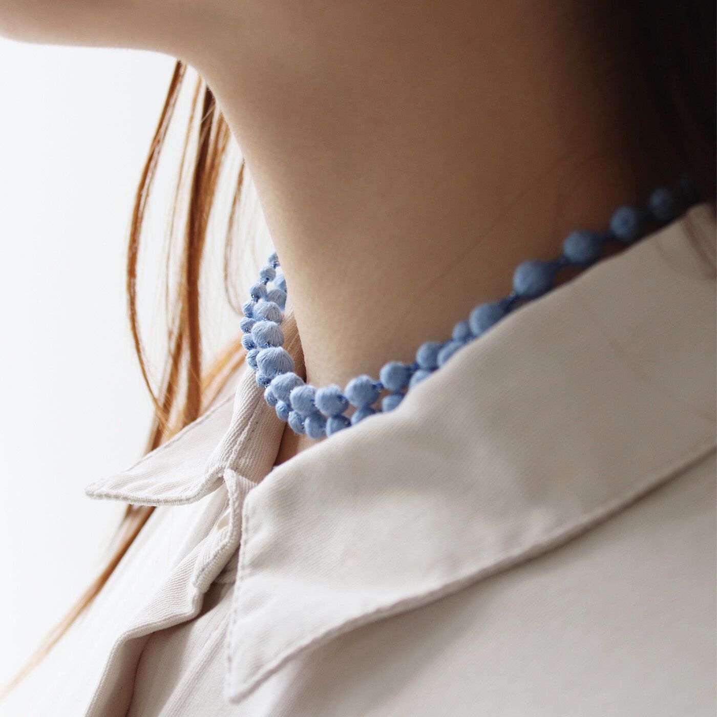 日本職人プロジェクト（Pre-order）|群馬の刺繍工房が作った　誕生石色の刺繍珠ネックレス〈サファイアサックス色・9月生まれ〉[日本製]