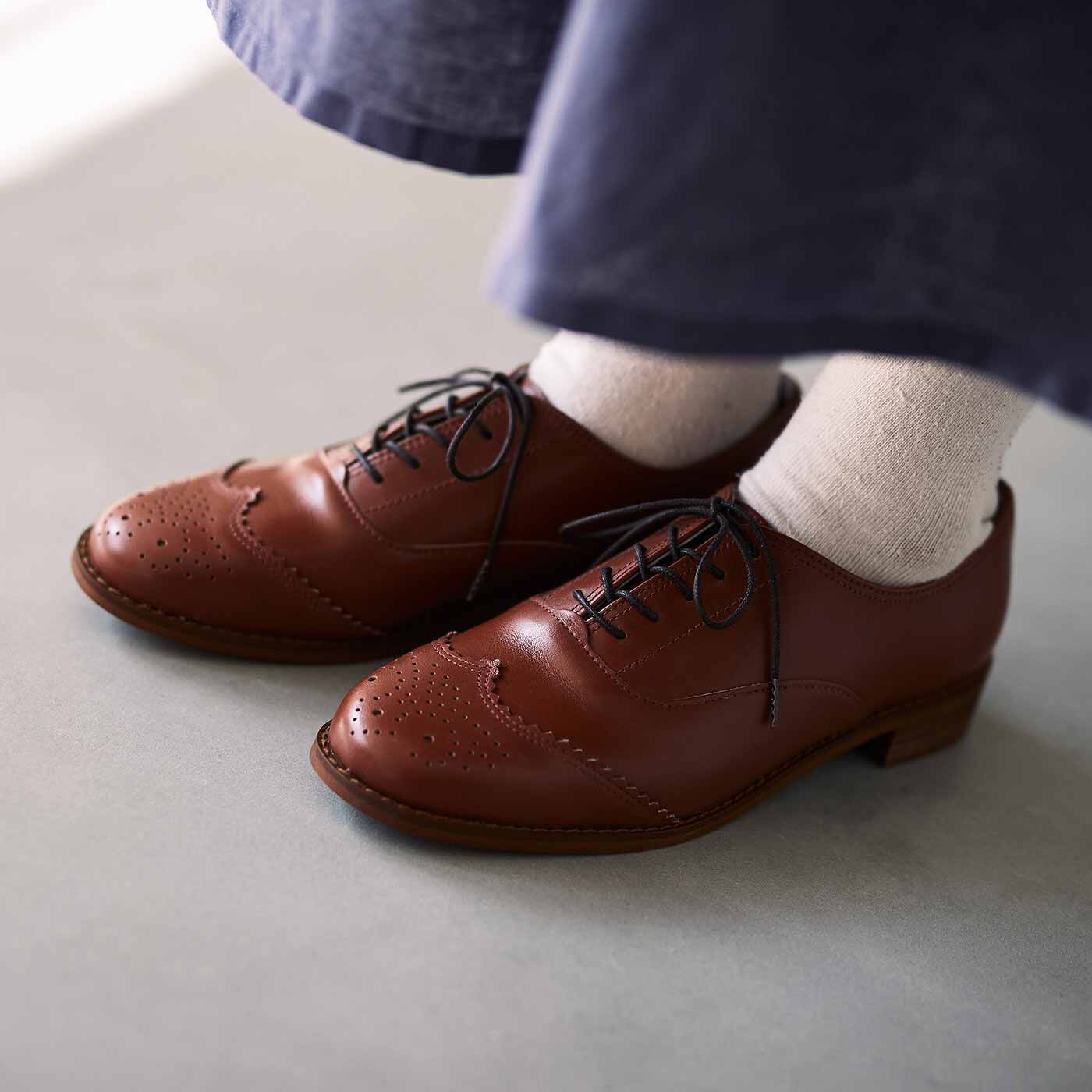 ＆Stories|長田靴職人が叶えた 本革ハーフウィングチップ〈マロン〉[本革 靴：日本製]|かっちりとしたピース付きソールはクッション性に優れ、ほどよいヒール高でパンツもスカートもバランスよく着こなせます。