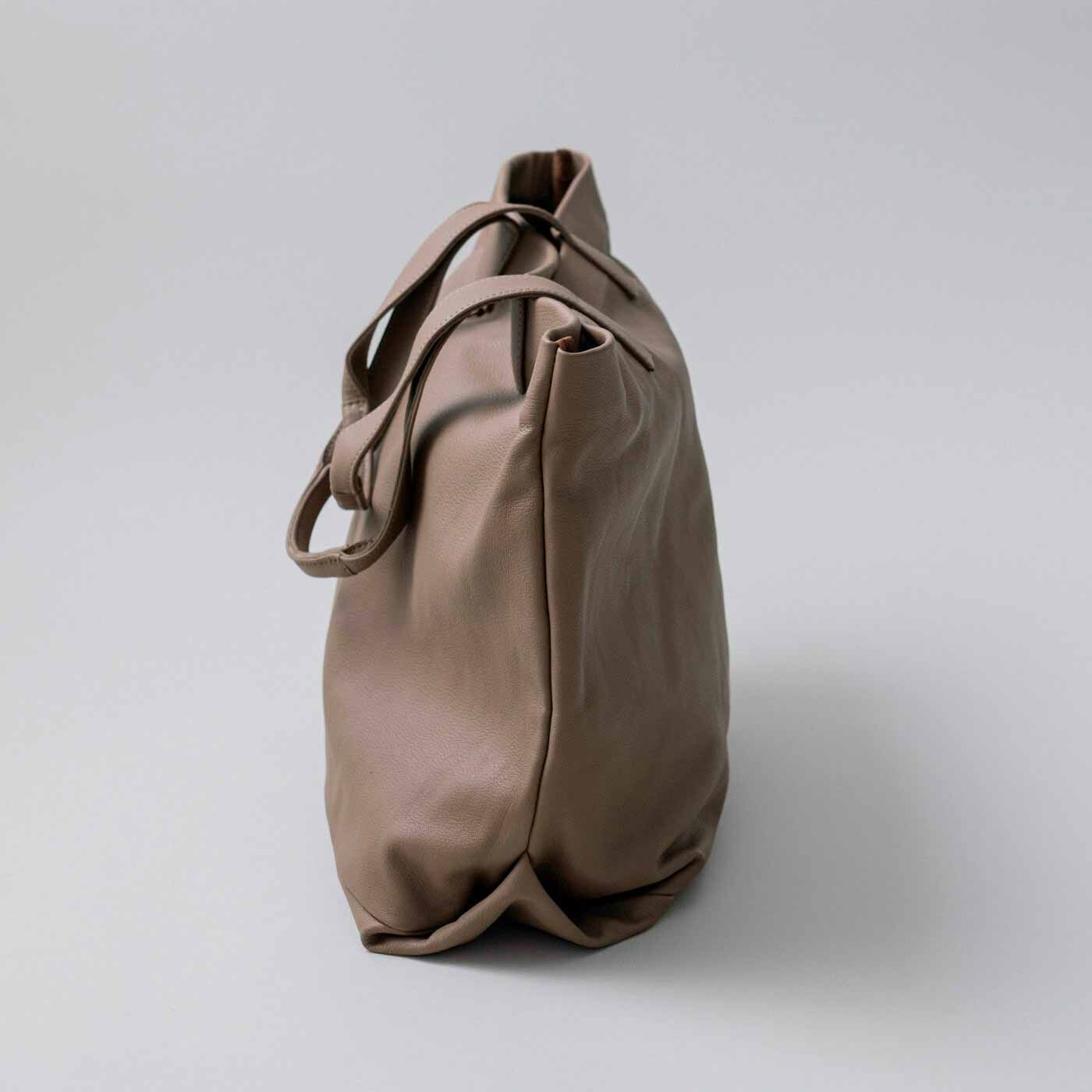 ＆Stories|福岡の鞄作家と作った　　職人本革のホエールトートバッグ〈グレージュ〉