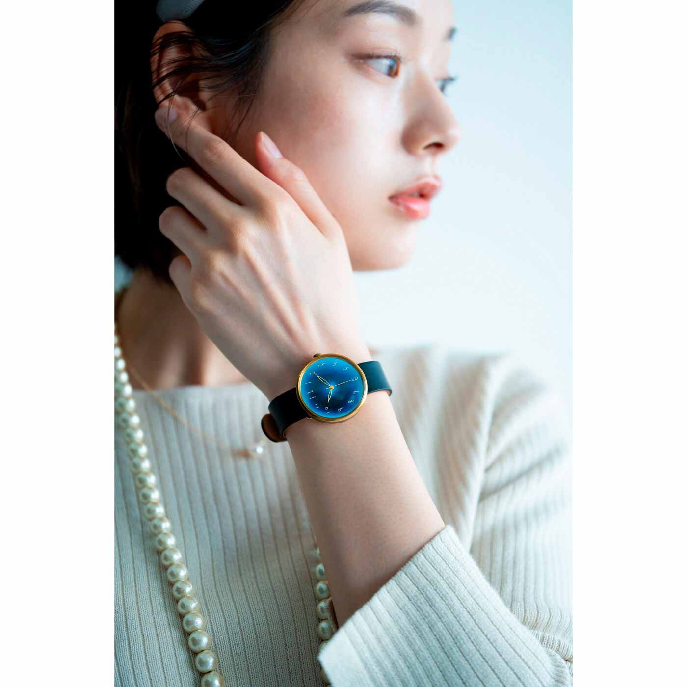 カラー】 フェリシモ 日本職人プロジェクト 海底の深縹色腕時計〈白銀