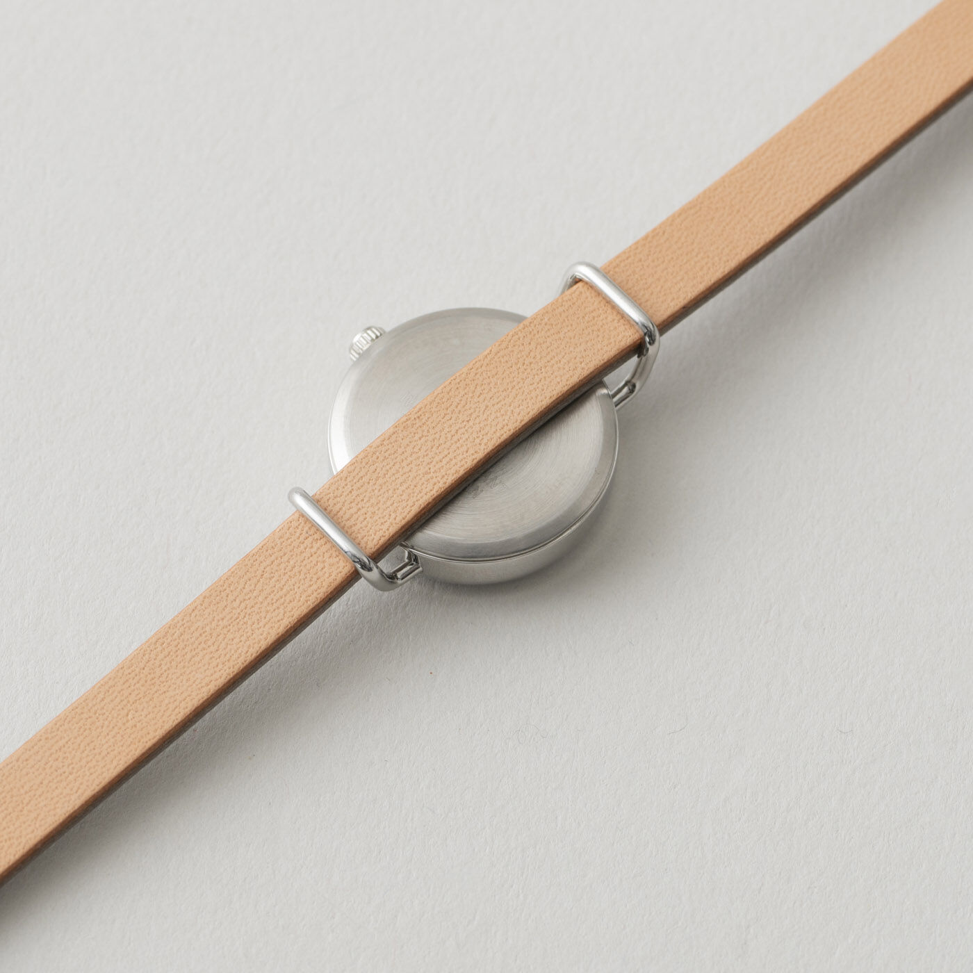＆Stories|金沢の時計職人が手掛けた　宵の空に見惚れる腕時計〈グレー〉|ベルトは付け替えも可能です。