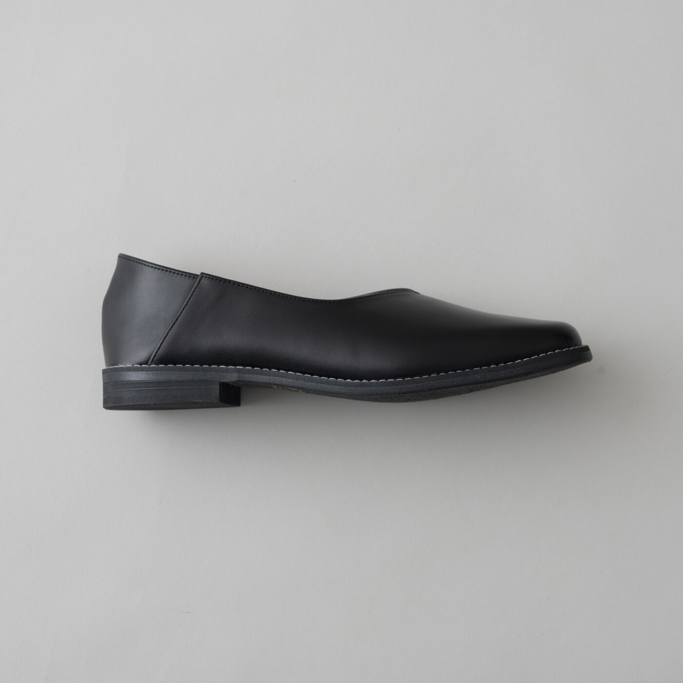 ＆Stories|長田の靴メーカーと作った　職人本革のスクエアノーズシューズ〈ブラック〉|美しいフォルムと、スニーカーのような履き心地は、職人さんのこだわりのたまもの。