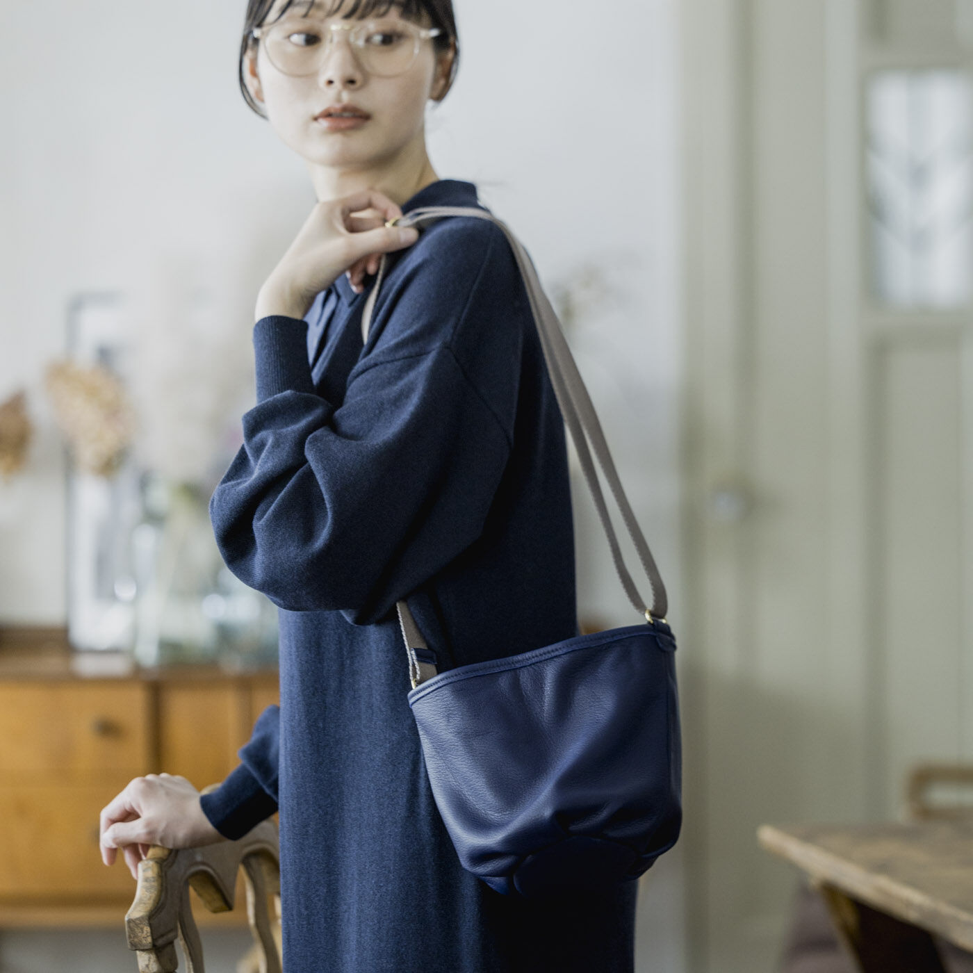＆Stories|福岡の鞄作家が作った 職人本革のチョークバッグ〈ネイビー〉
