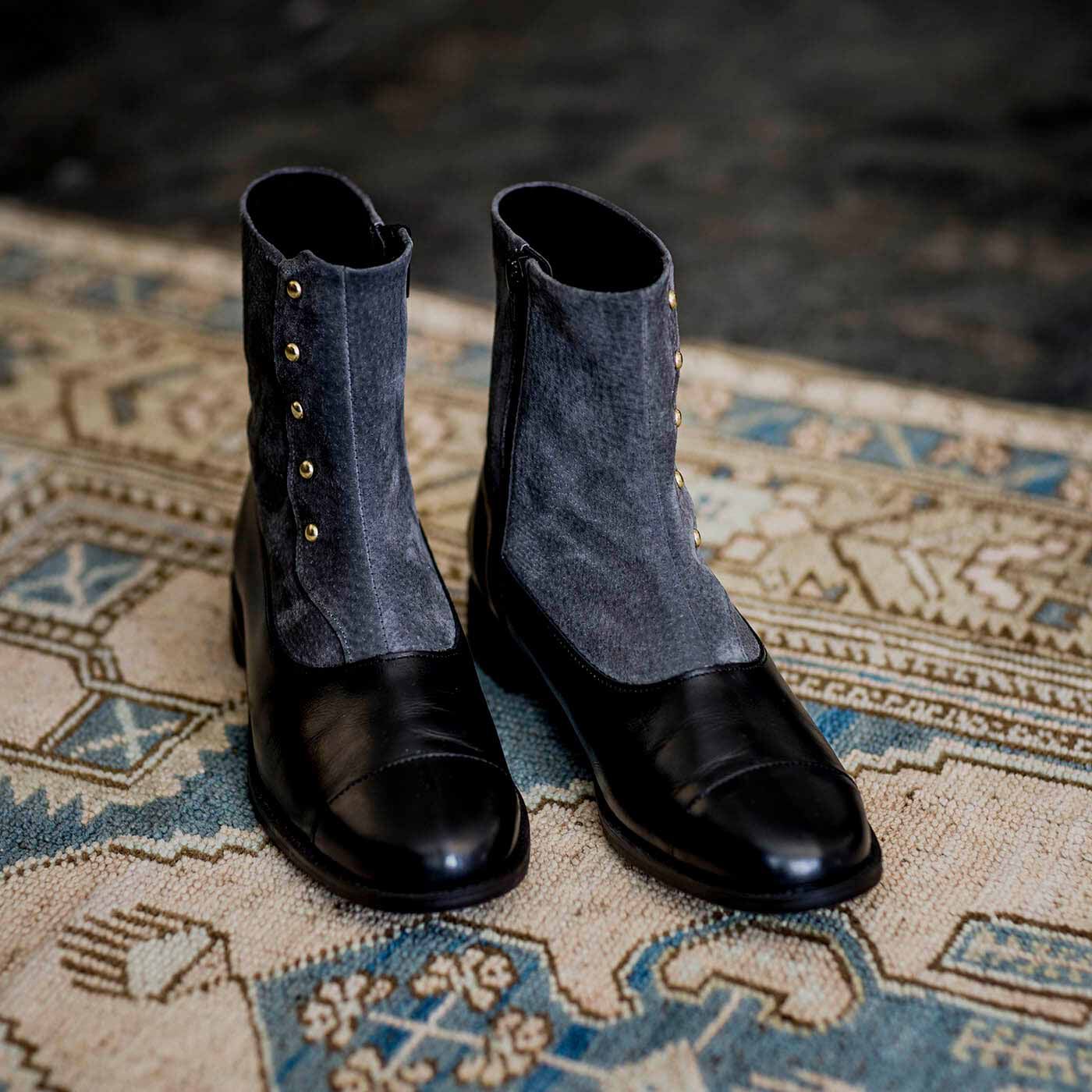 ＆Stories|長田の靴職人とプランナーＭＯＥが作った　職人本革のボタンアップブーツ〈ブラック＆グレー〉|イギリスのヴィクトリア朝時代の靴をモチーフにした凝った作りのブーツです。
