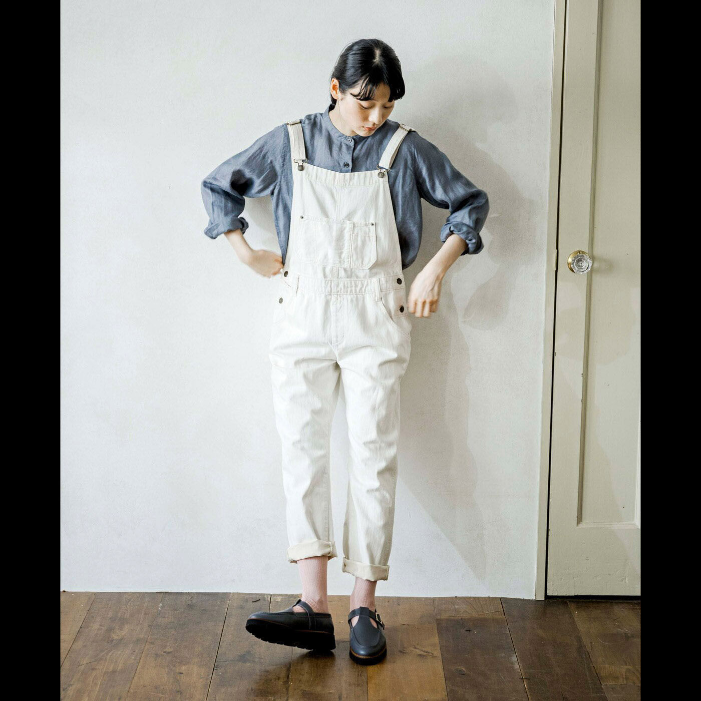 ＆Stories|靴デザイナーの理想で仕上げた 職人本革のTストラップローファー〈ライトグレー〉[本革 靴：日本製]