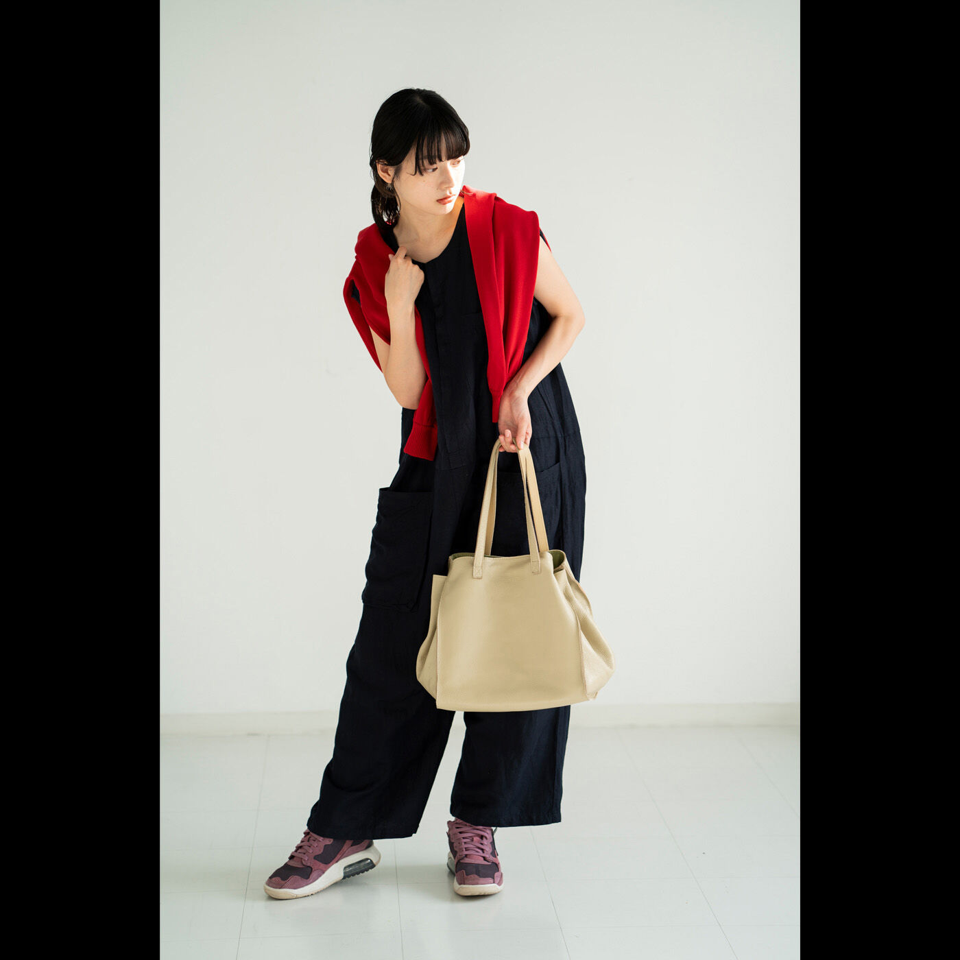 ＆Stories|福岡の鞄作家が作った 職人本革のナーヴェトート〈エクリュベージュ〉|こだわったのは、大きくても女性が持ちやすいバランス。