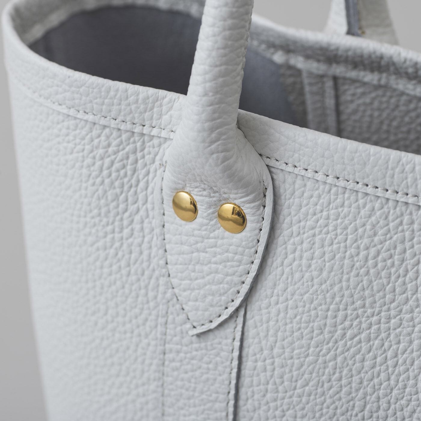 ＆Stories|プランナーMOEと鞄デザイナーが作った 職人本革のパリっ子バッグ〈ホワイト〉