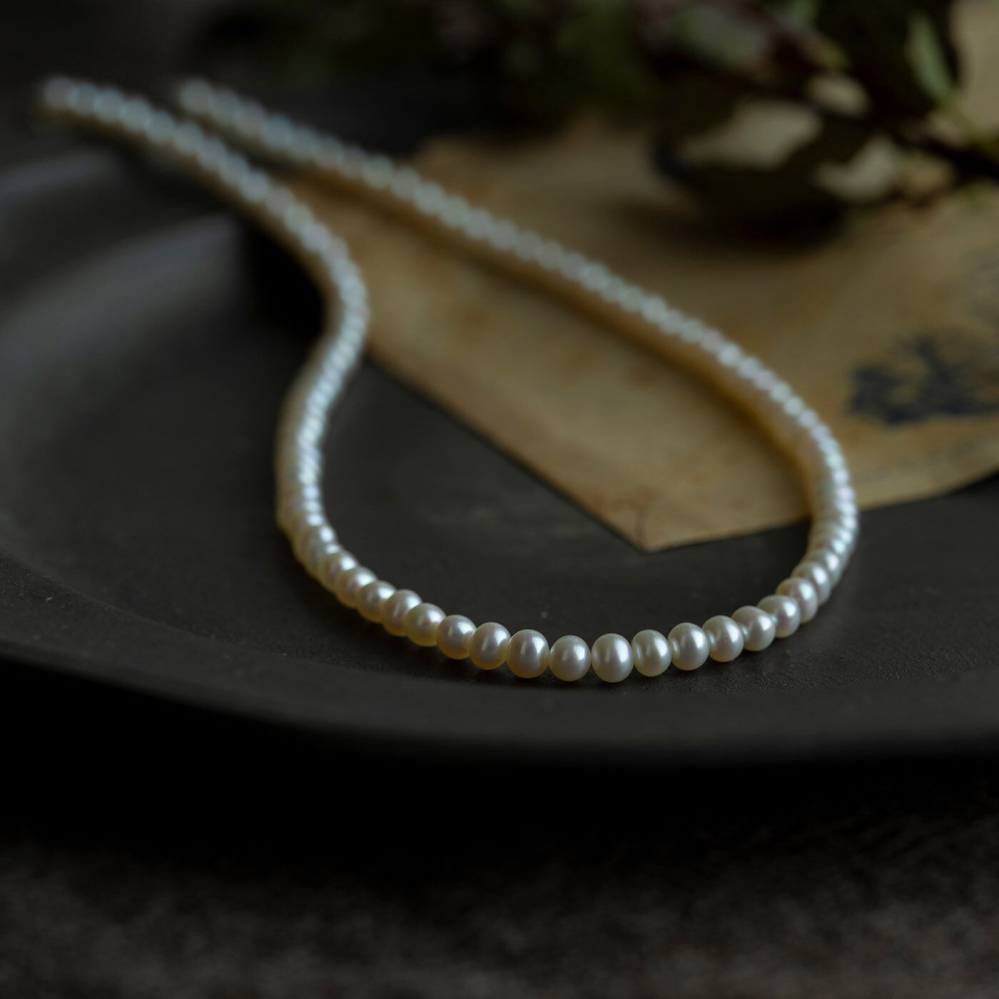 ＆Stories|神戸の老舗真珠メーカーが手掛けた 淡水パールのネックレス〈シルバー925〉|神戸の老舗真珠メーカーさんが、日常使いにちょうどいい品質のパールを厳選し、シンプルなネックレスを作ってくれました。