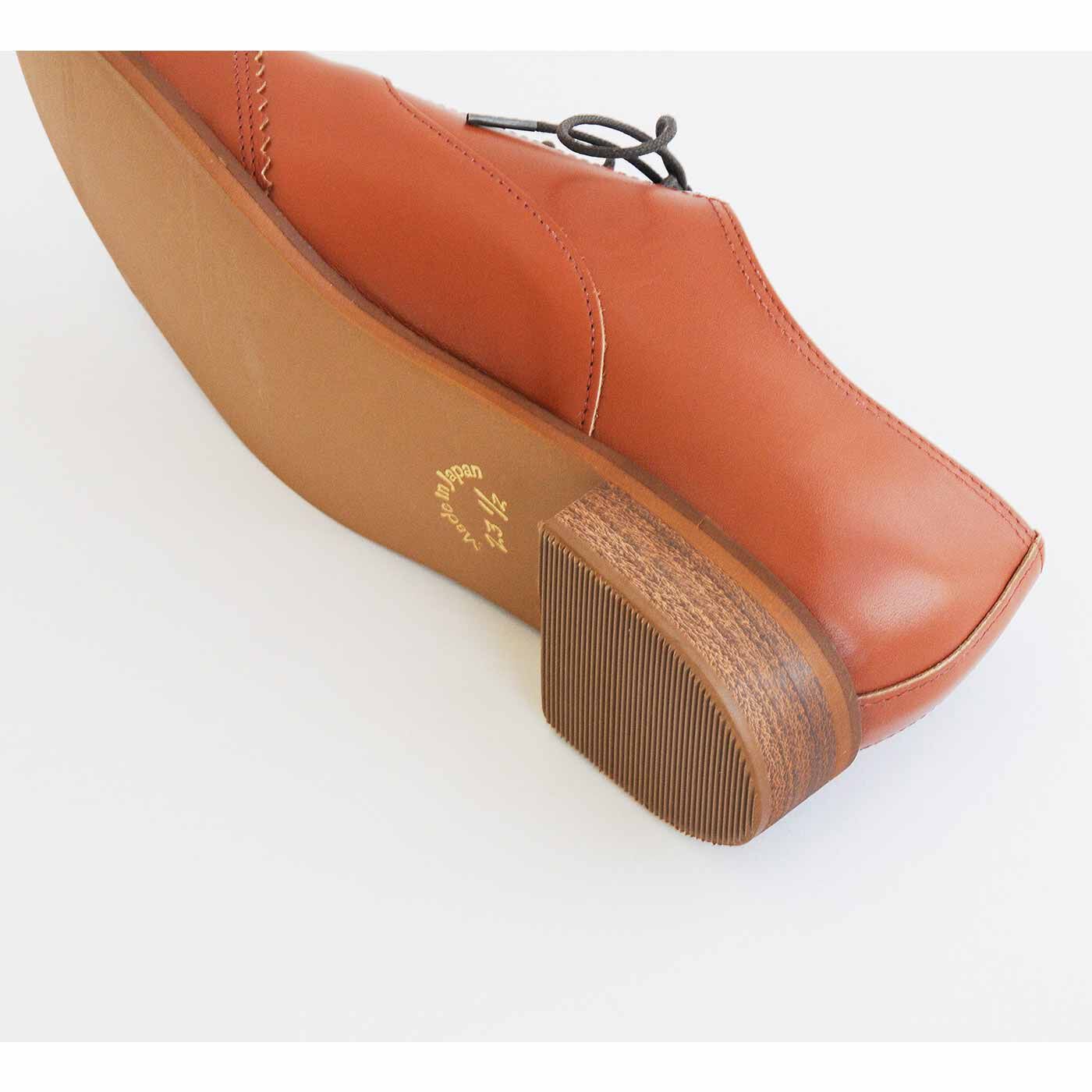 ＆Stories|長田靴職人が叶えた 本革ハーフウィングチップ〈マロン〉[本革 靴：日本製]|装飾はつま先部分のみ。サイドまで穴飾りが施されたフルブローグに比べて重苦しくなく、すっきり見えるのが特徴です。