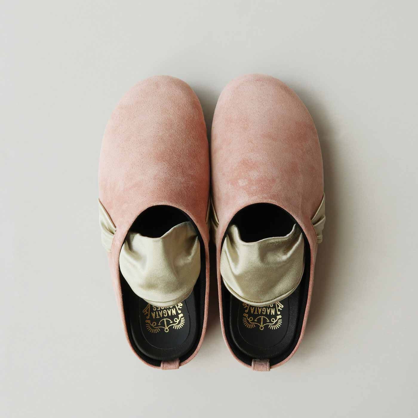 ＆Stories|長田の靴職人が作った 職人本革のパニーニサボシューズ〈ストロベリー〉|丸みのあるサボをほんのりシャープな形に整えて大人顔に。
