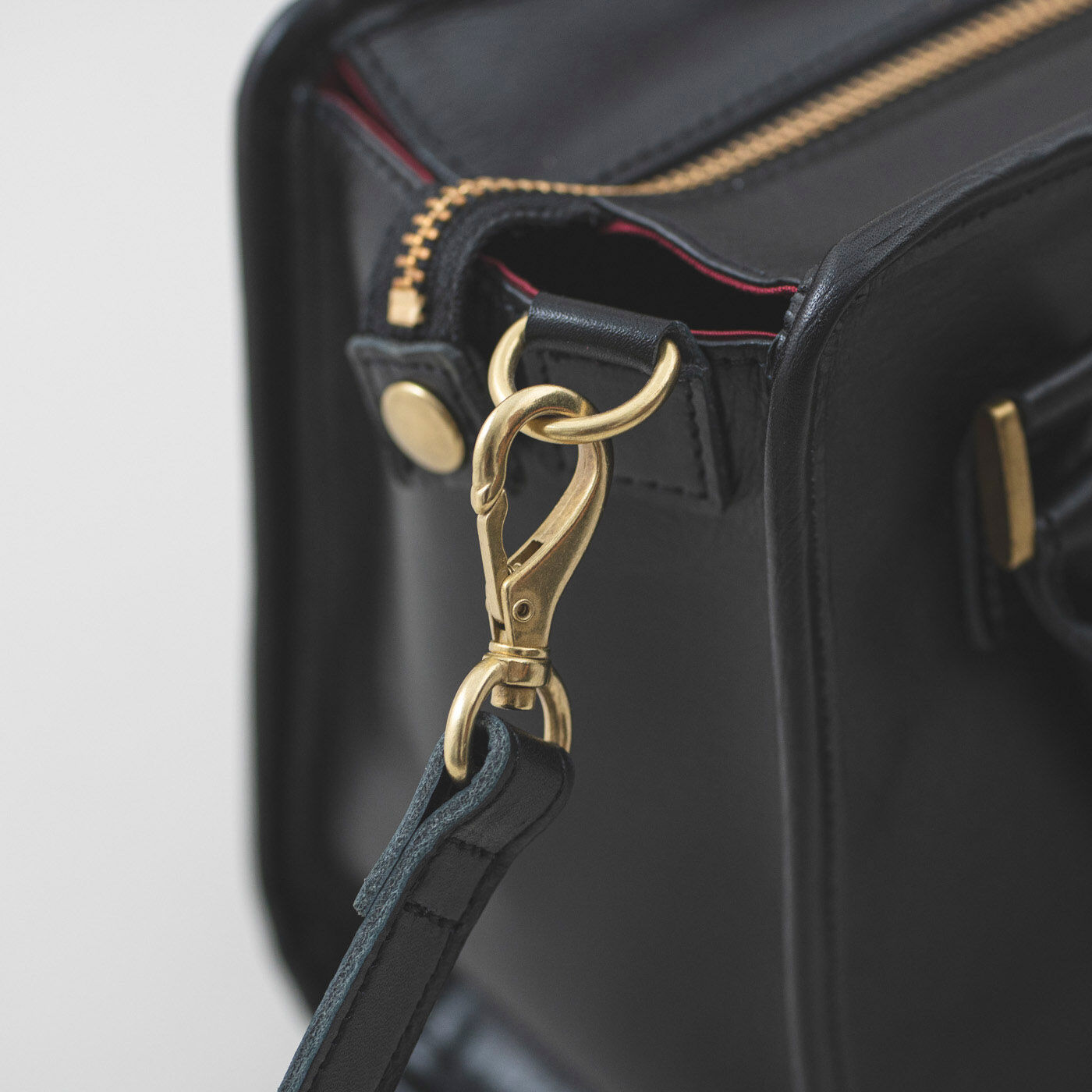 ＆Stories|鞄職人と鞄デザイナーが作った 職人本革のグラーヴェバッグ〈ブラック〉|ショルダーストラップは、取り外しができます。