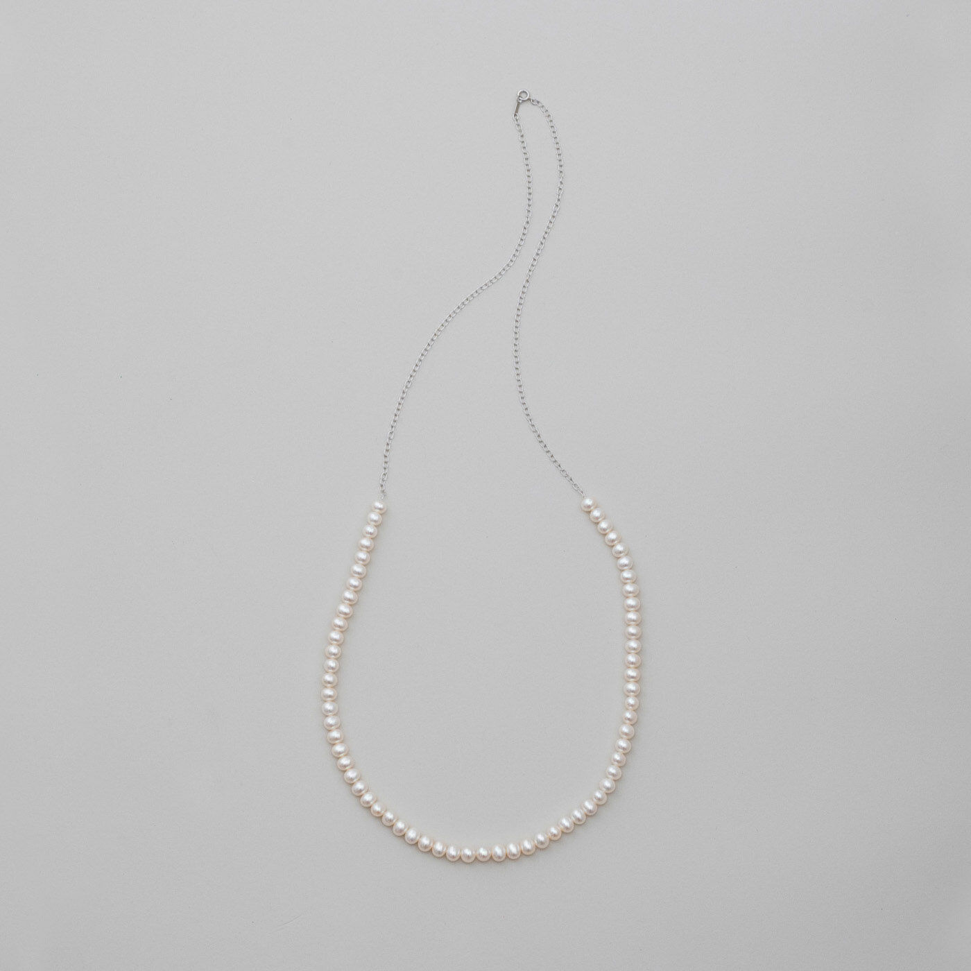 ＆Stories|神戸の老舗真珠メーカーが手掛けた 淡水パールのチェーンネックレス〈シルバー925〉