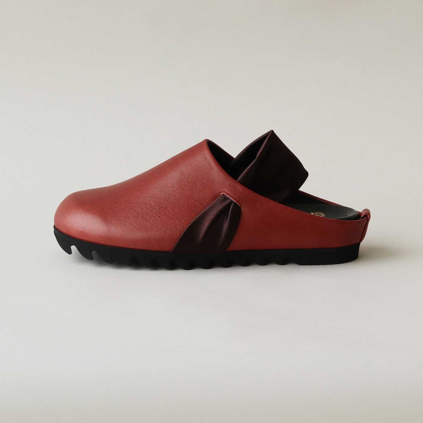 ＆Stories|長田の靴職人が作った 職人本革のパニーニサボシューズ〈レッドブラウン〉