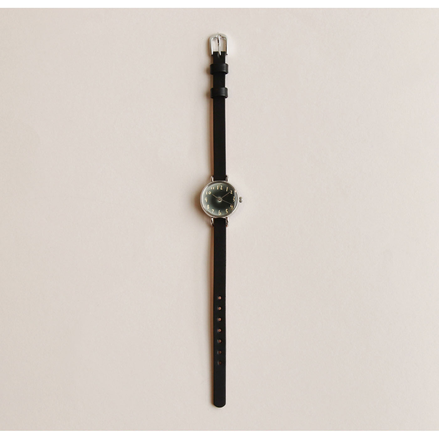 ＆Stories|金沢の時計職人が手掛けた　夜空に見惚れる腕時計〈黒鍵色〉[時計：日本製]|本革のベルトは付け替えも可能です。