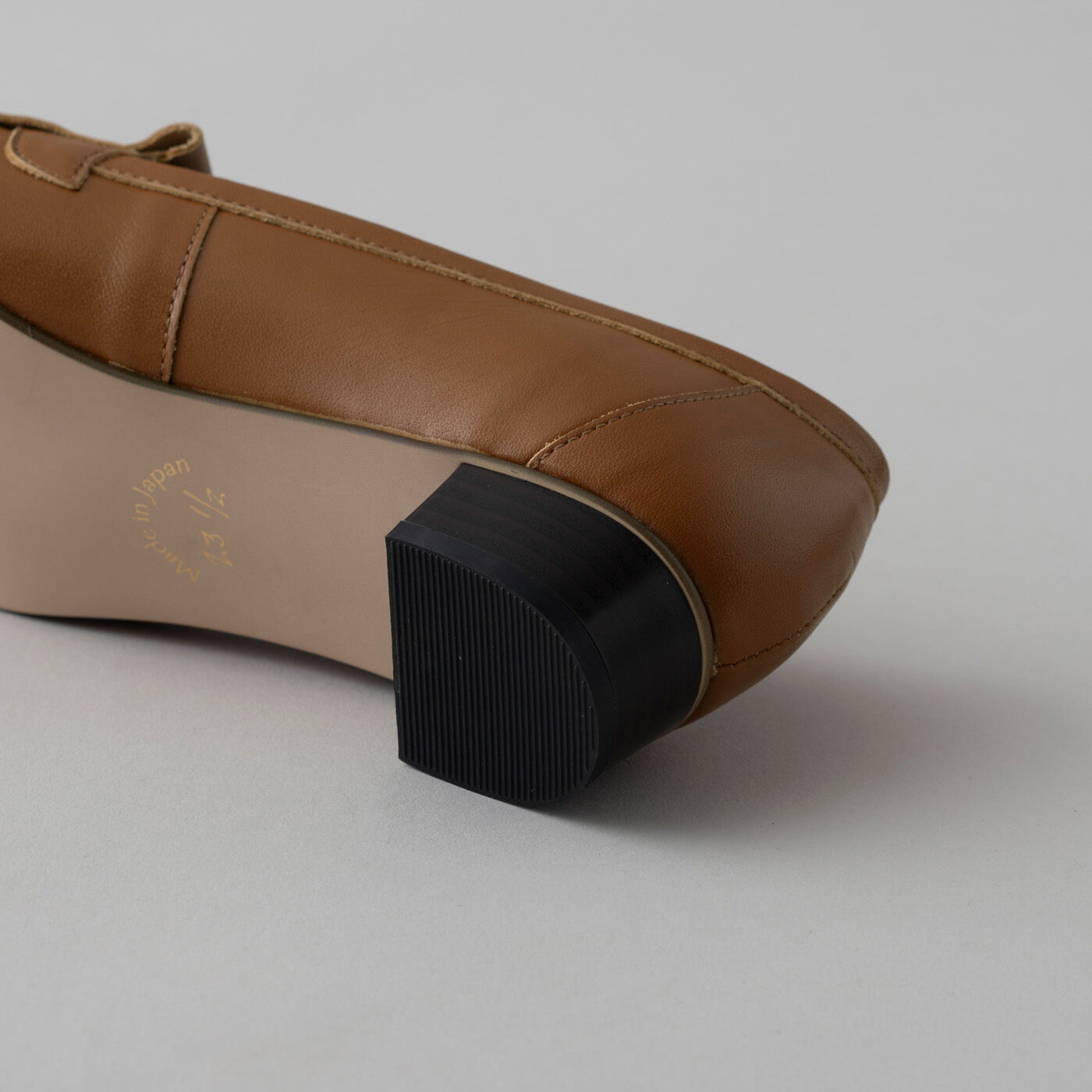 ＆Stories|長田の靴メーカーと作った　職人本革のタッセルローファー〈ブラウン〉