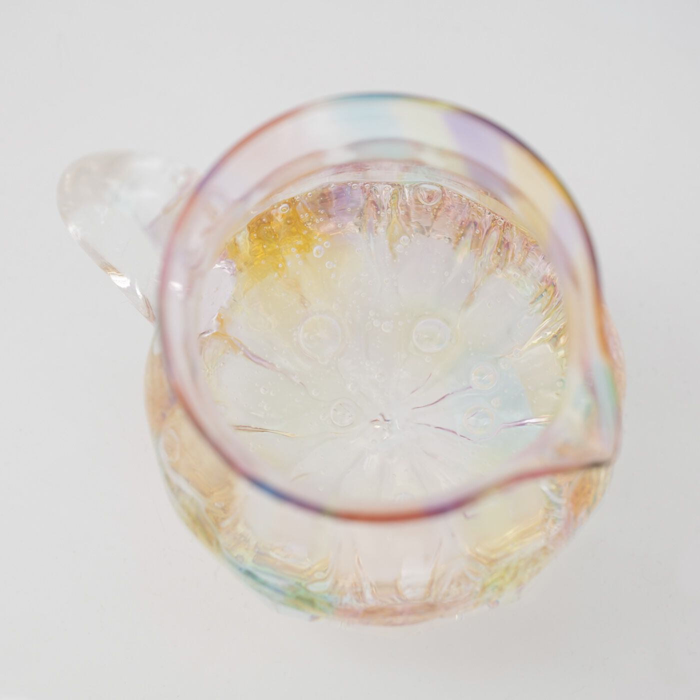 ＆Stories|小田原のガラス職人が作った　オーロラが溶け込んだ宙吹きピッチャー