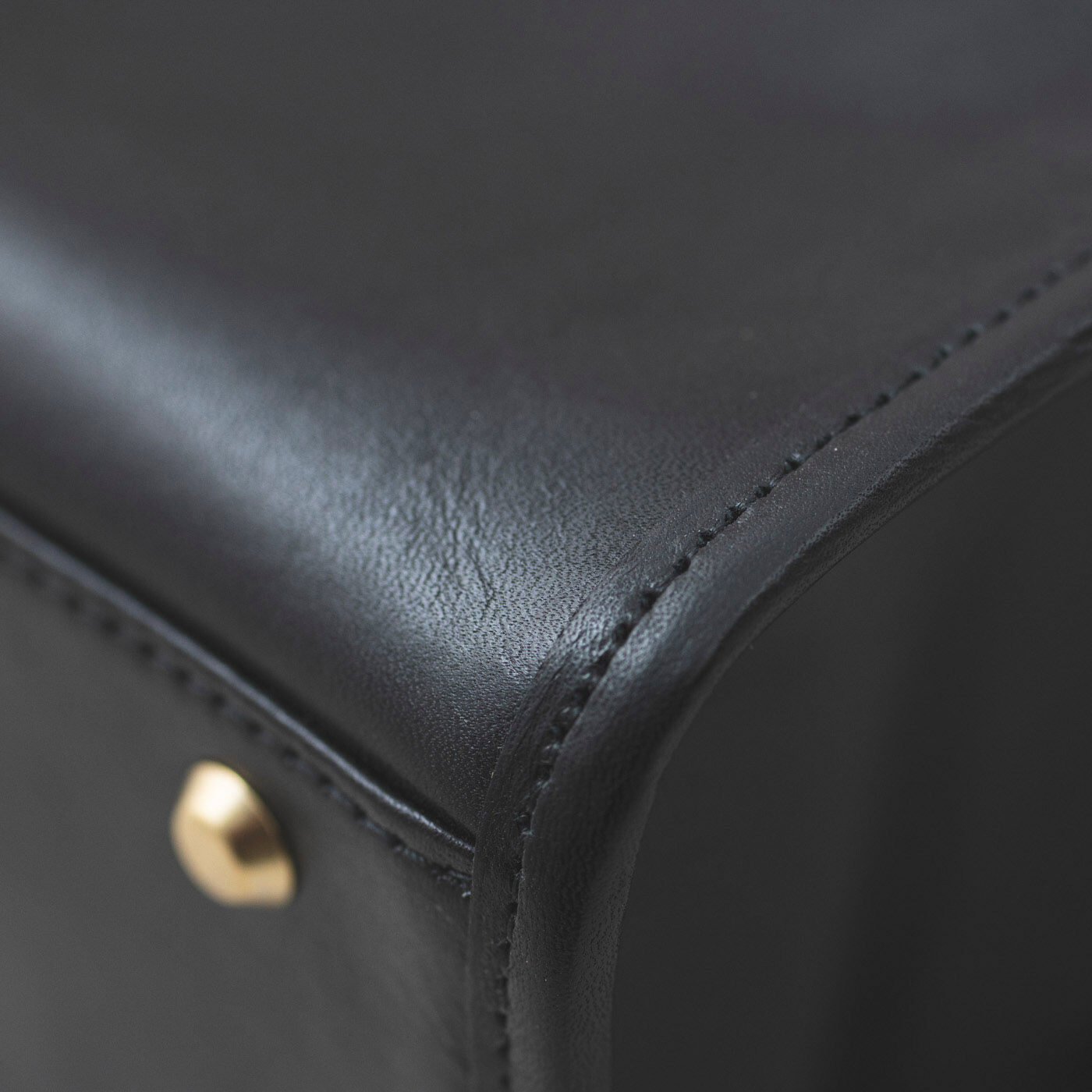 ＆Stories|鞄職人と鞄デザイナーが作った 職人本革のグラーヴェバッグ〈ブラック〉