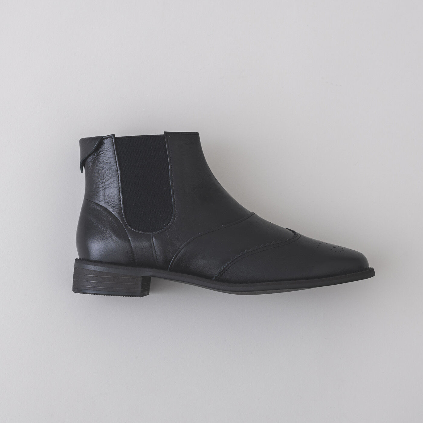 ＆Stories|長田の靴メーカーと作った 職人本革のサイドゴアブーツ〈ブラック〉