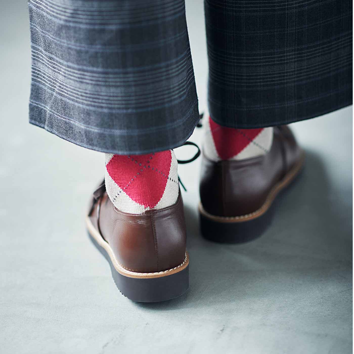 ＆Stories|長田の靴職人と靴デザイナーが作った 職人本革のポストマンシューズ〈マホガニーブラウン〉[本革　靴：日本製]|きれいめに履けるシンプルなデザイン。最高のバランスを目指して、試行錯誤を繰り返したシューズです。