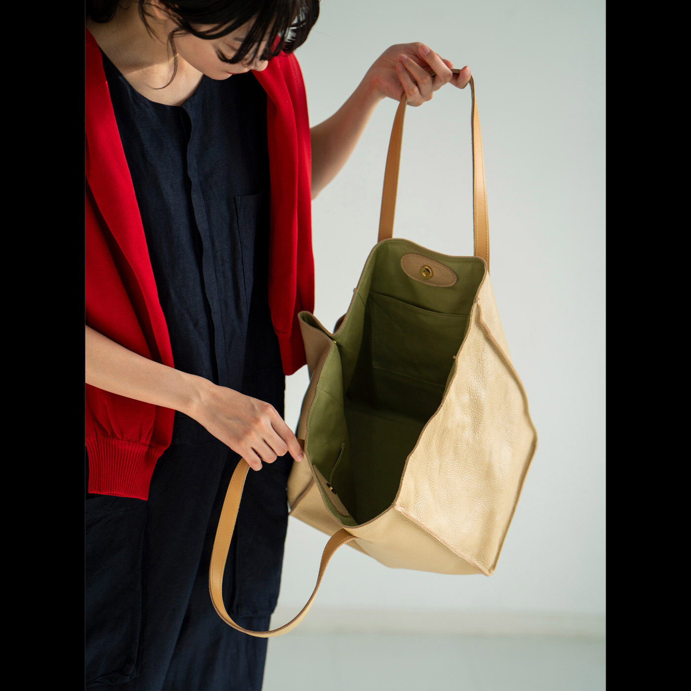 福岡の鞄作家が作った 職人本革のナーヴェトート〈エクリュベージュ〉