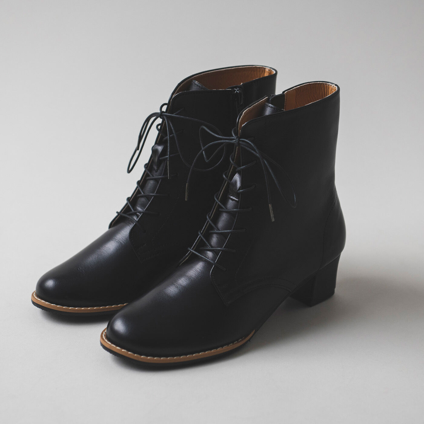 ＆Stories|長田の靴職人が作った 職人本革の凜とした編み上げブーツ〈ブラック〉|うれしい7サイズ（22.5?25.5cm）展開。